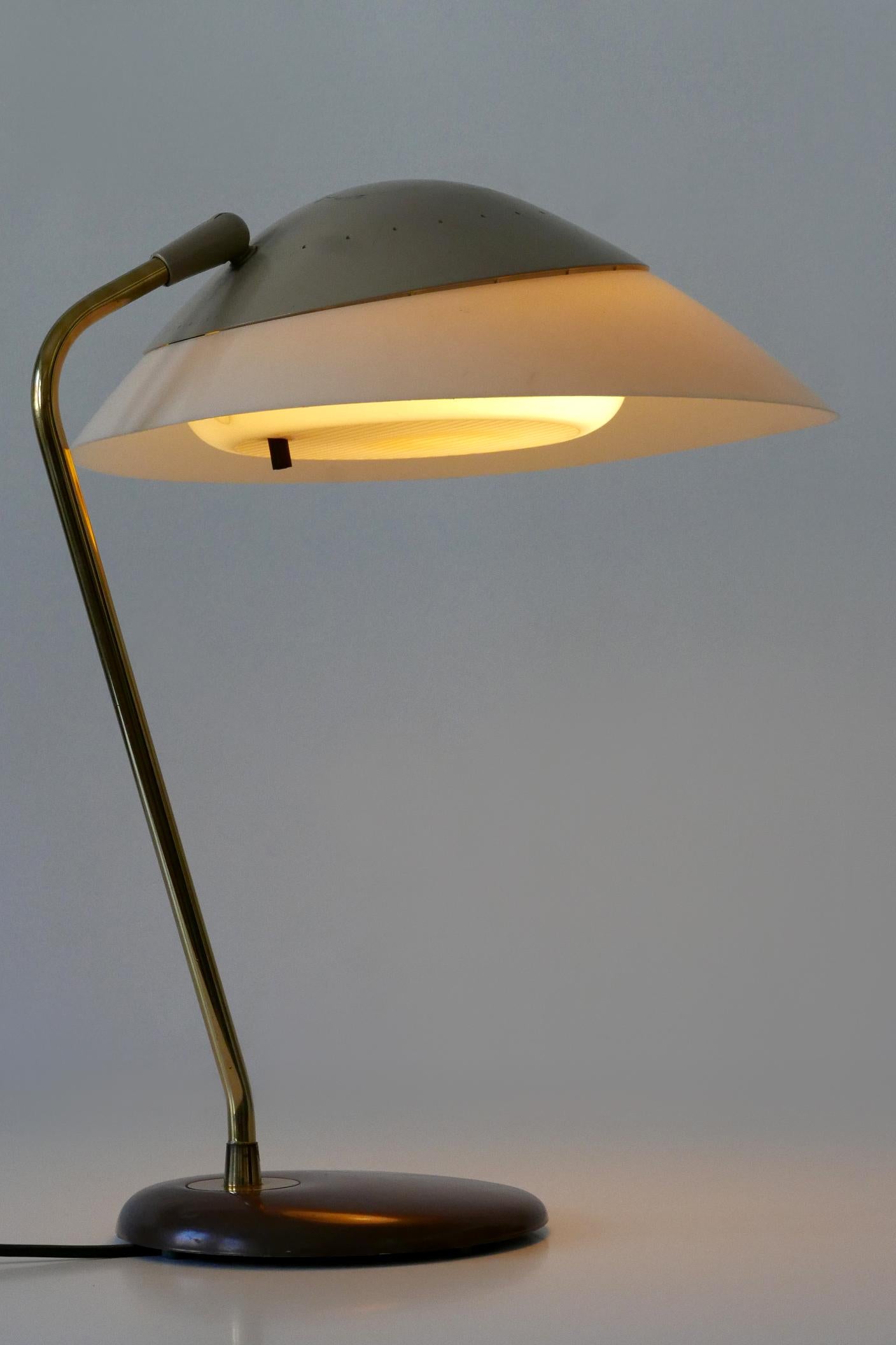 Elegant Table Lamp or Desk Light by Gerald Thurston for Lightolier USA 1950s For Sale 6