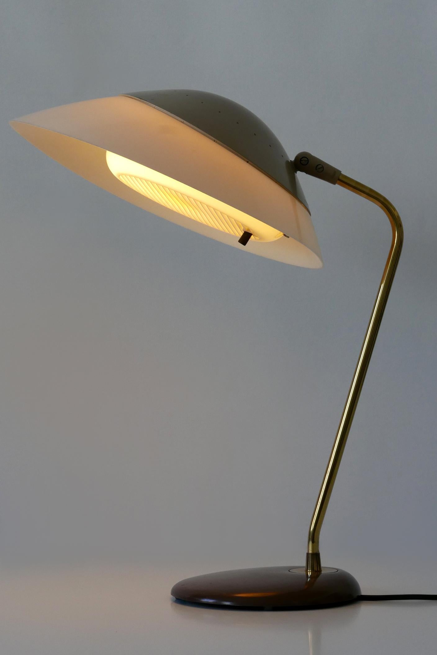 American Elegant Table Lamp or Desk Light by Gerald Thurston for Lightolier USA 1950s For Sale
