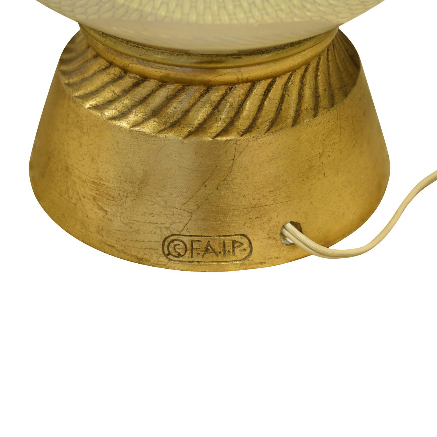 Elegante Tischlampe mit Opalglas:: 1950er Jahre 'signiert (Handgefertigt) im Angebot
