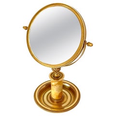 Elegante Espejo de Mesa en bronce dorado. Imperio francés a partir de la década de 1820