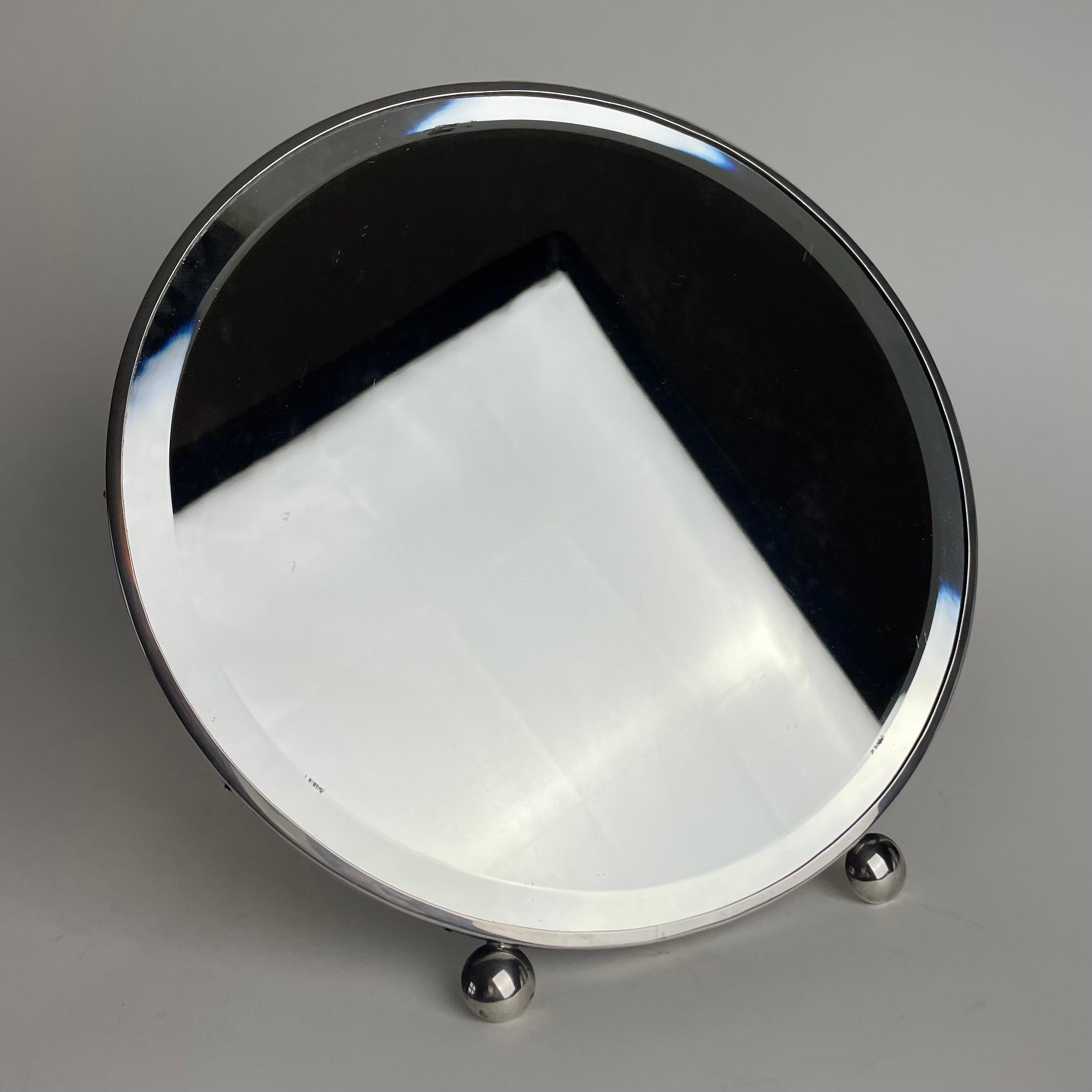 Inizio XX secolo Elegante specchio da tavolo in argento francese stampato. In stile Art Deco, anni '20 in vendita