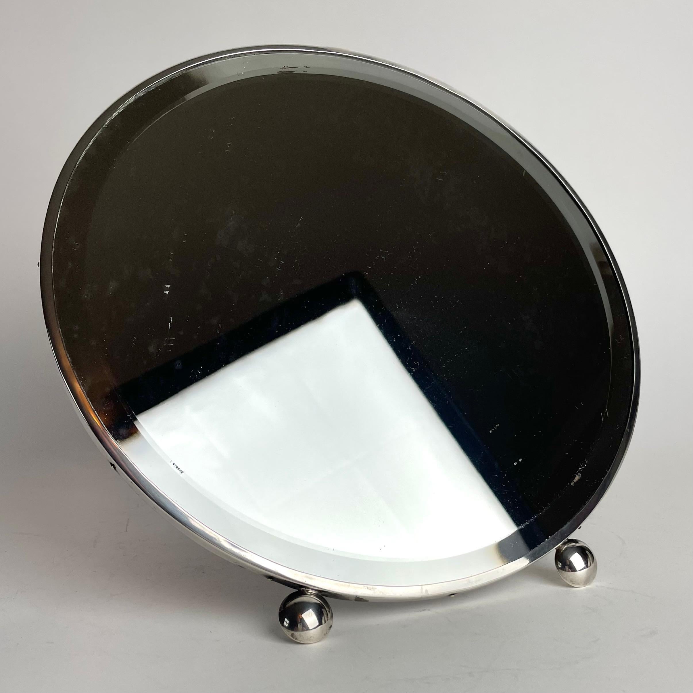 Elegante specchio da tavolo in argento francese stampato. In stile Art Deco, anni '20 in vendita 1