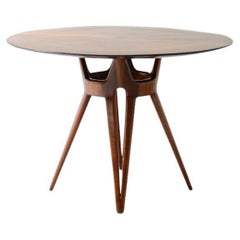 Elegante mesa con base de madera tallada de Osvaldo Borsani