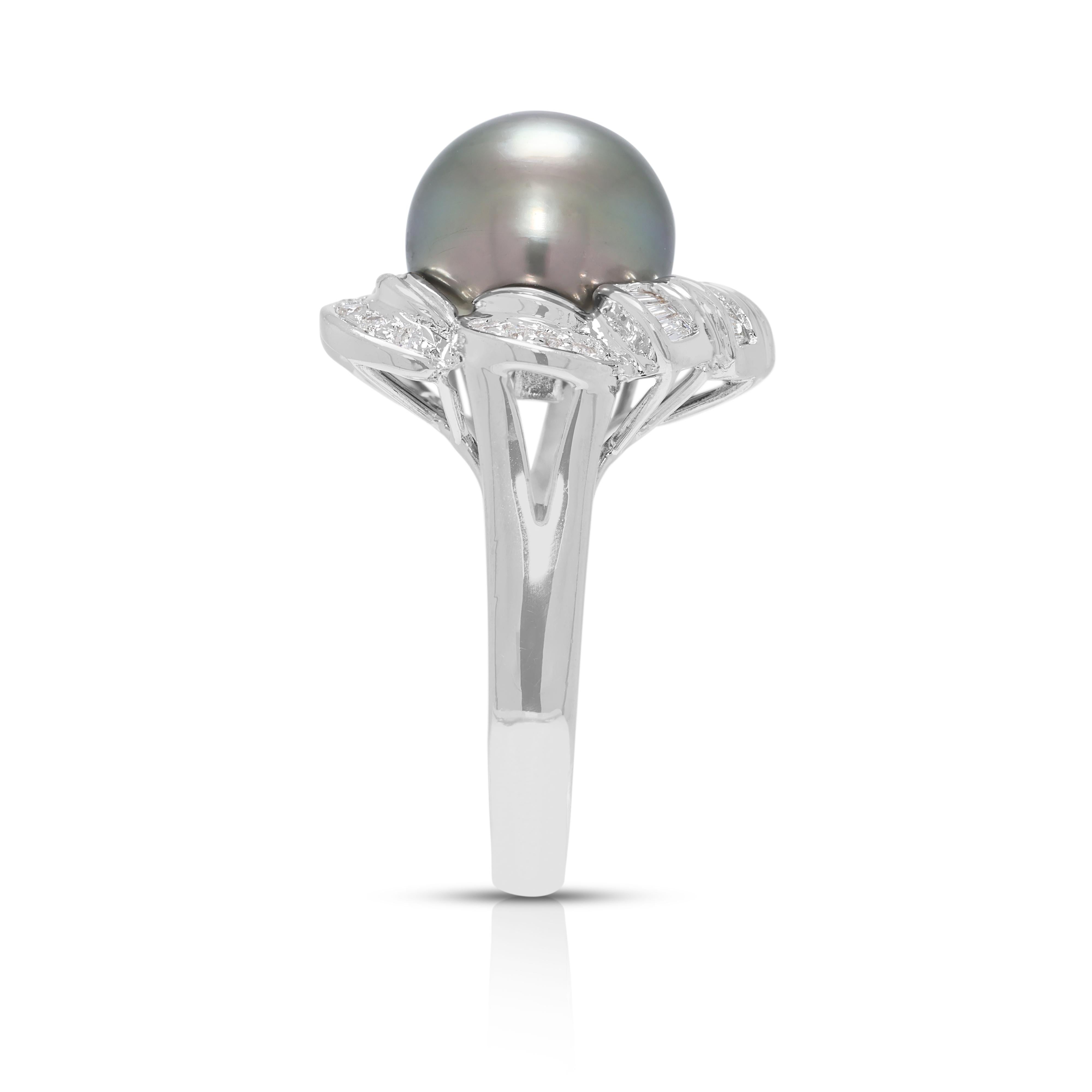 Eleganter Ring aus 18 Karat Weißgold mit Tahiti-Perlen und 0,43 Karat natürlichen Diamanten Damen im Angebot
