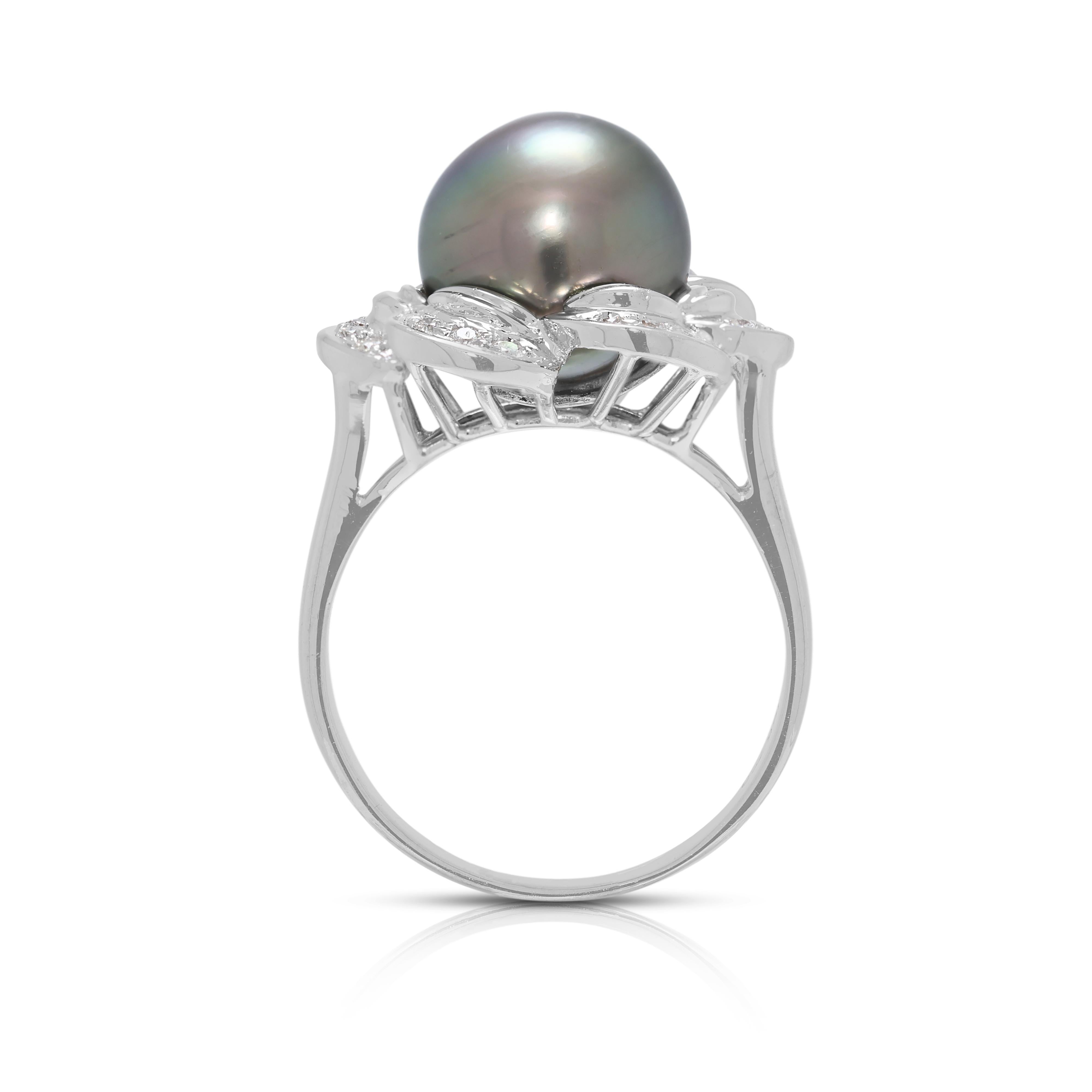 Eleganter Ring aus 18 Karat Weißgold mit Tahiti-Perlen und 0,43 Karat natürlichen Diamanten im Angebot 2