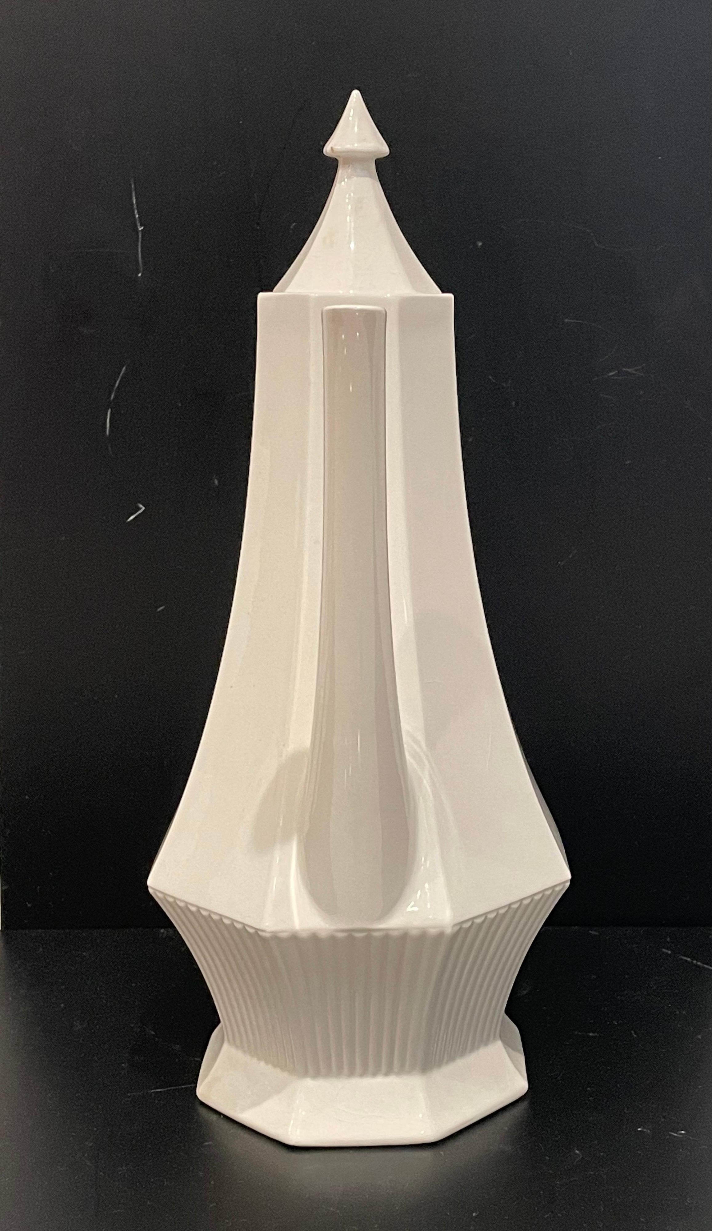 Beautiful tall elegant great design tall white porcelain coffee pot by Independence ironstone, excellent condition Made in Japan, circa 1950s.