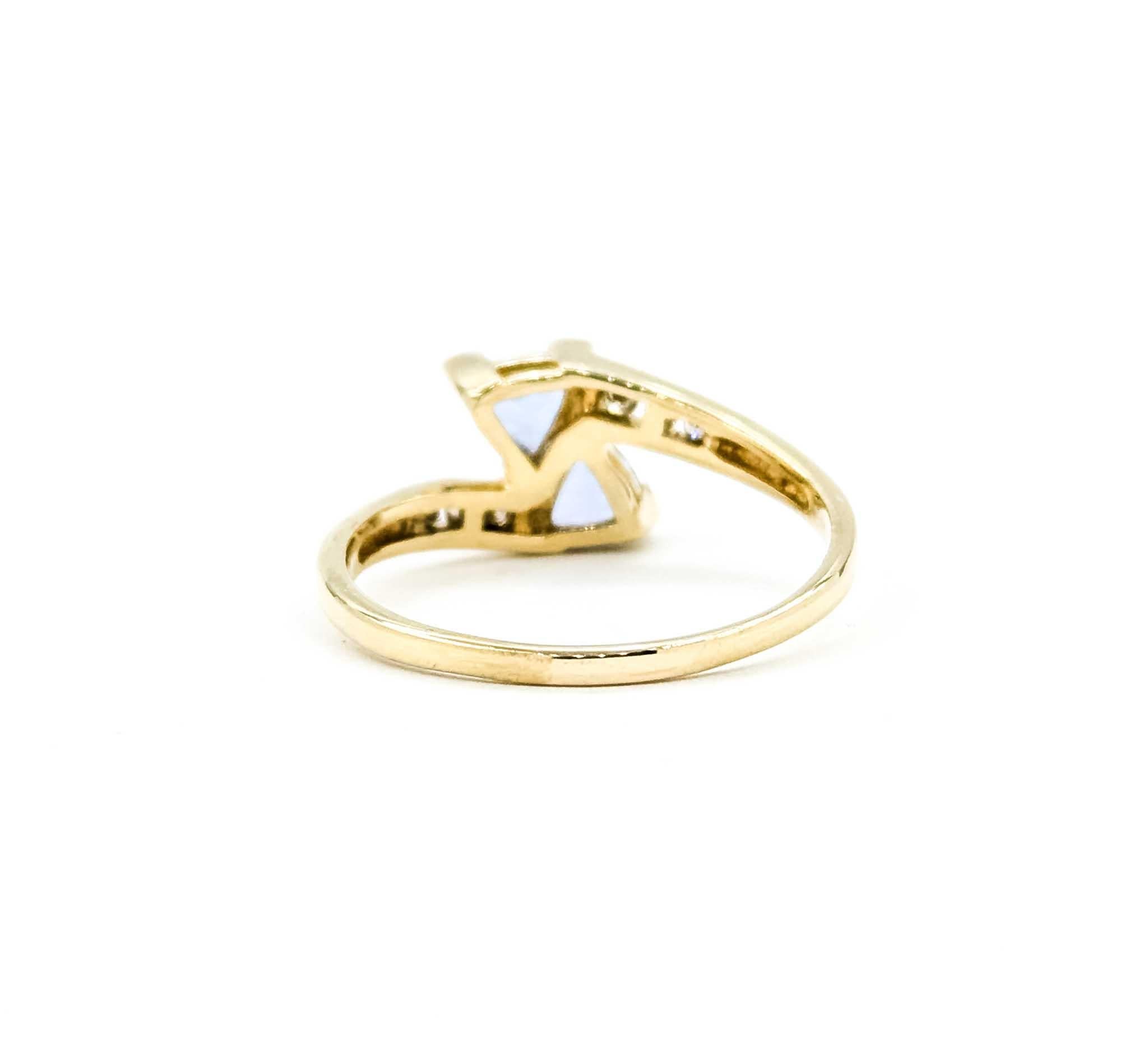 Elegant anneau de contournement en or jaune 14k avec tanzanite et diamant en vente 2
