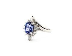 Eleganter Bypass-Ring mit Tansanit und Diamant aus Platin