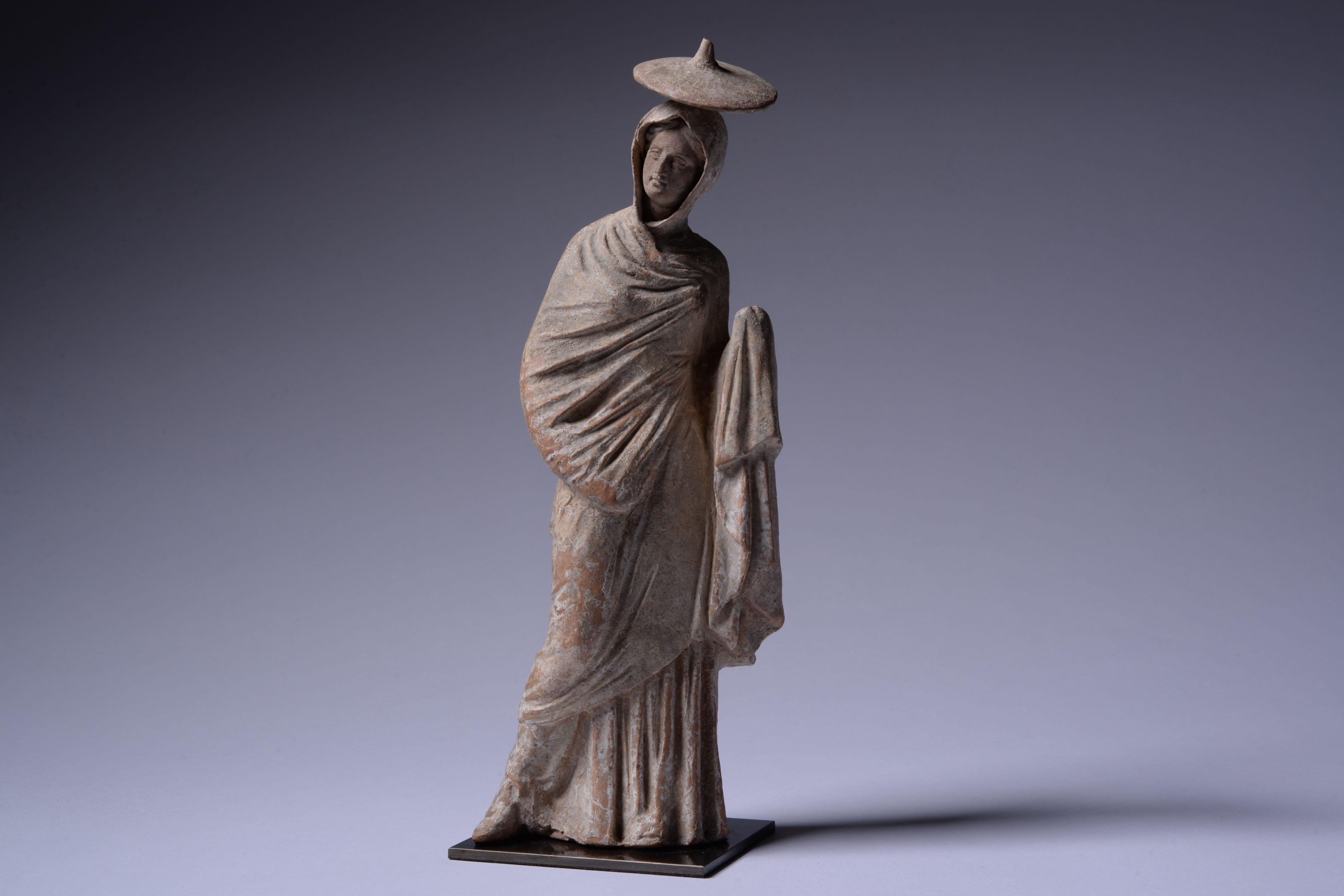 Grec classique Figure élégante en terre cuite de type Tanagra