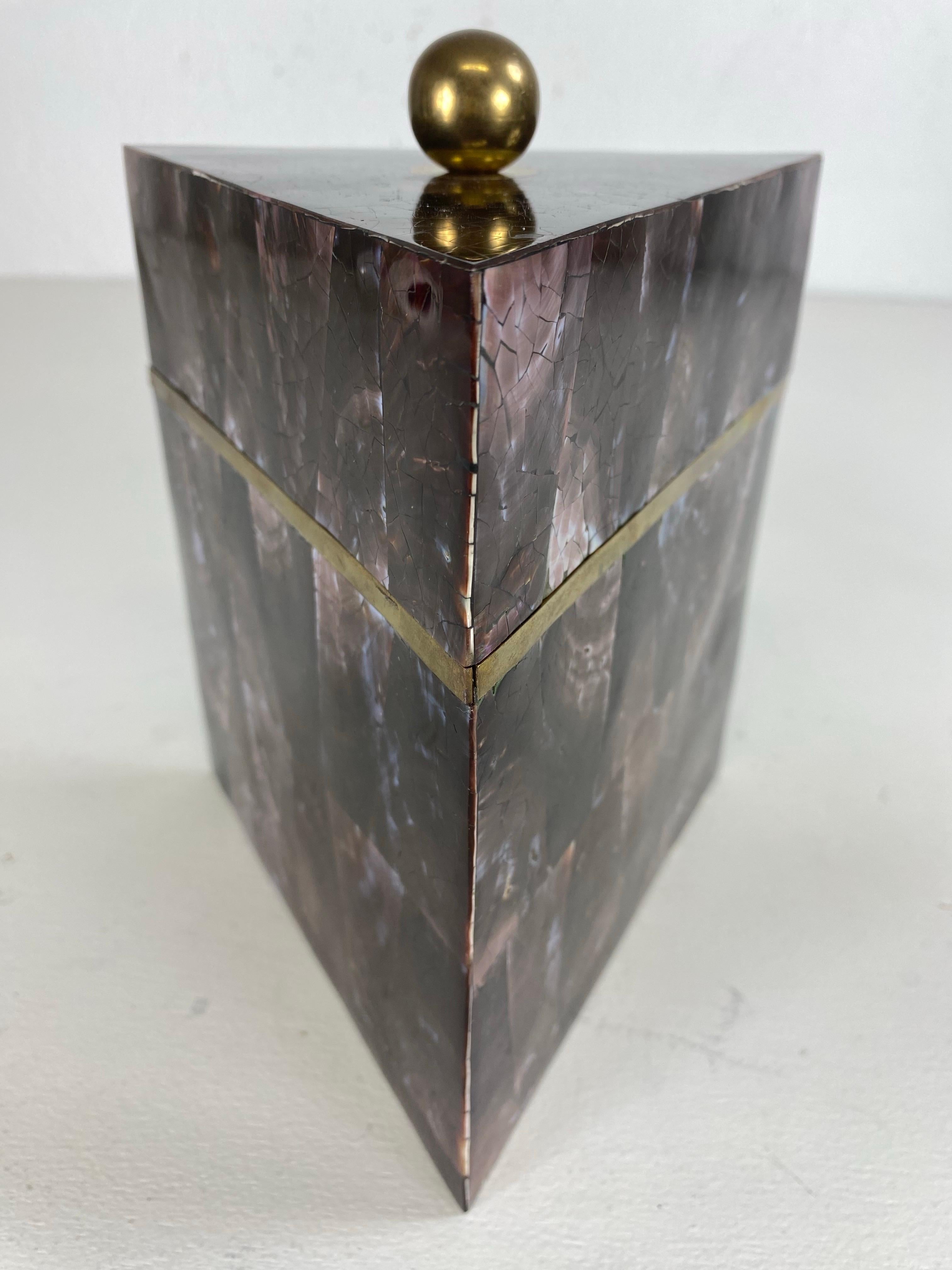 Elegante caja de piedra teselada a la manera de Maitland Smith en venta 3