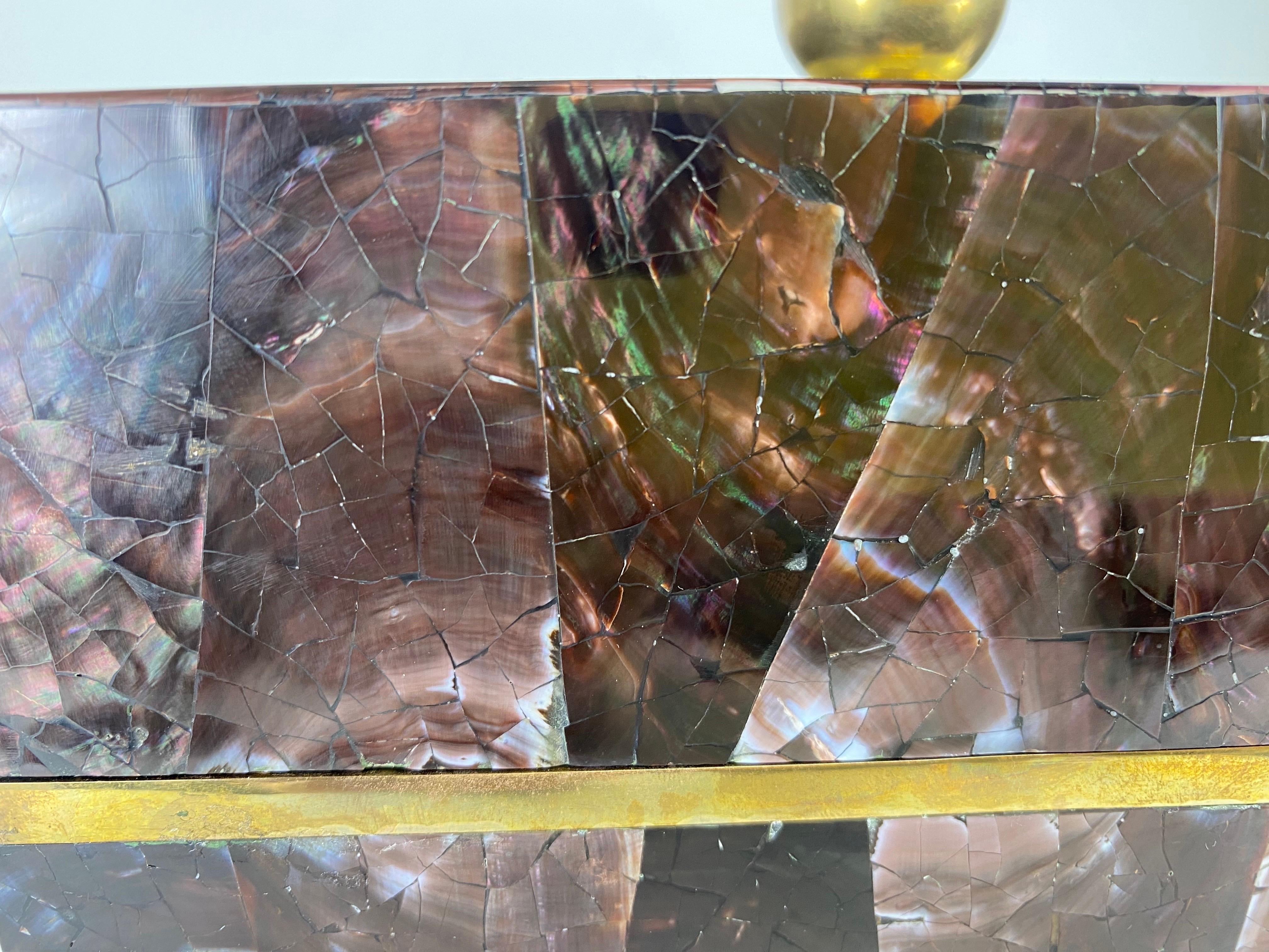 Elegante caja de piedra teselada a la manera de Maitland Smith Art Decó en venta