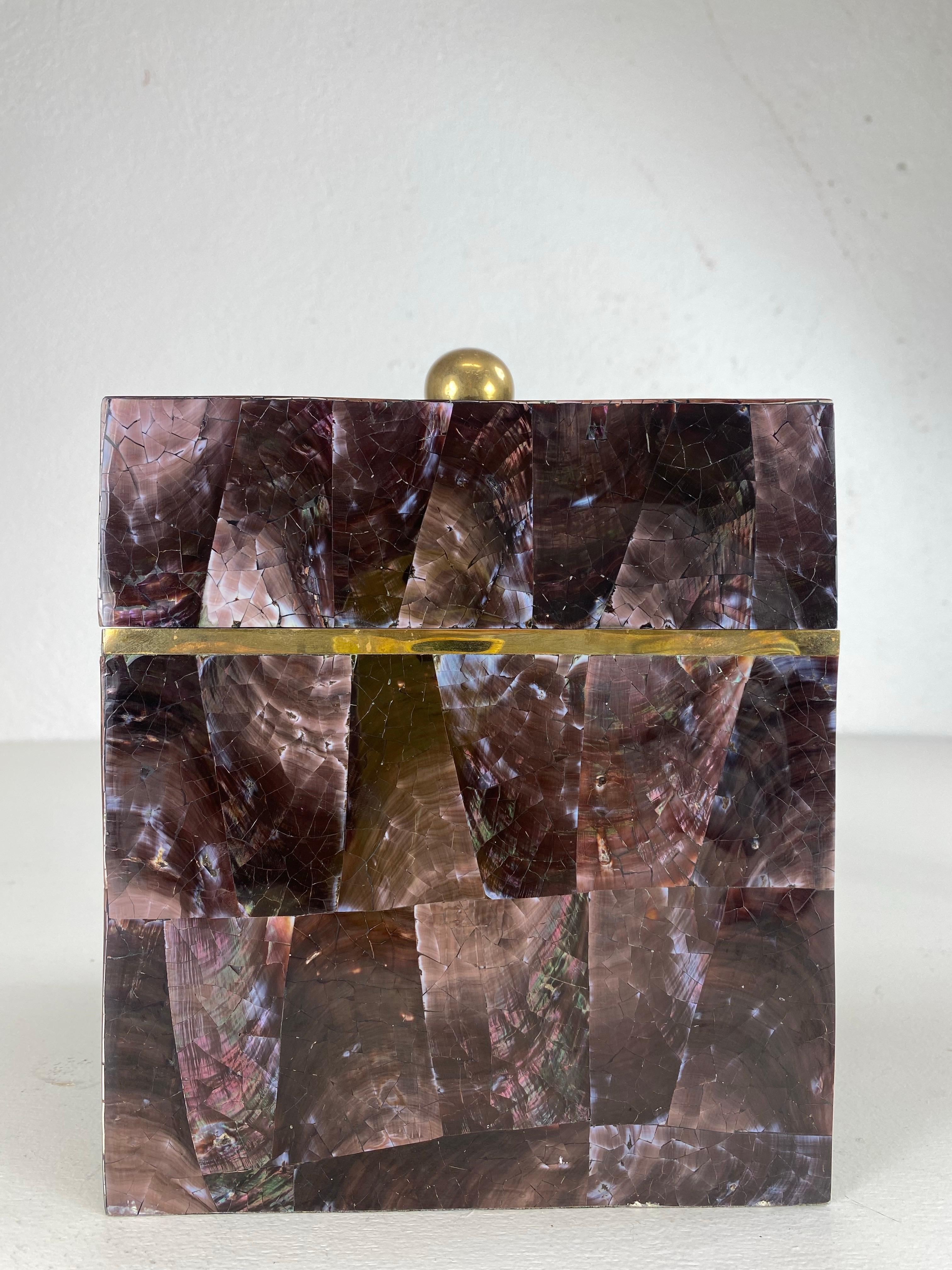 Elegante caja de piedra teselada a la manera de Maitland Smith Filipino en venta