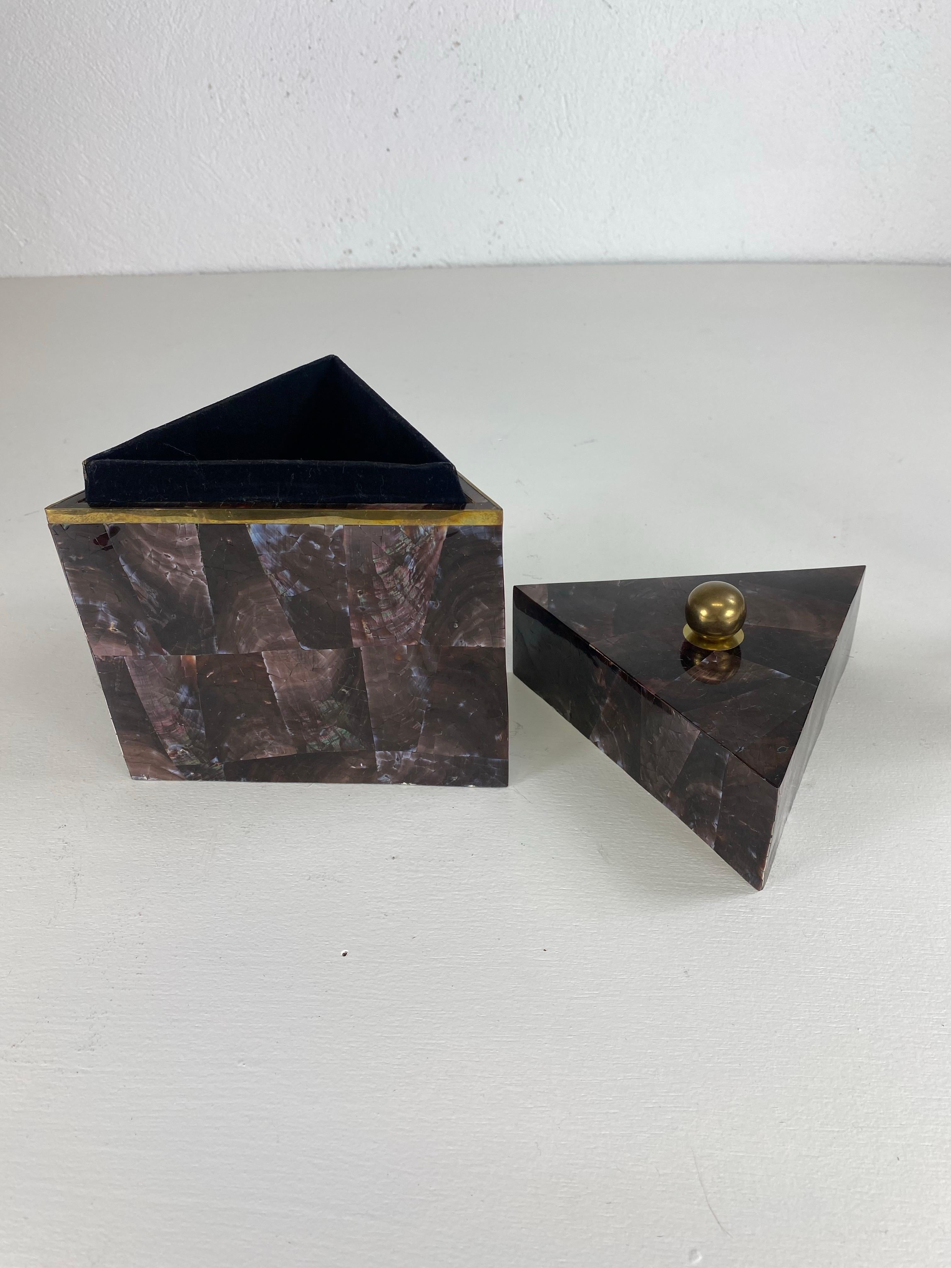 Elegante caja de piedra teselada a la manera de Maitland Smith Hecho a mano en venta