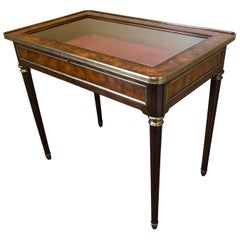 Élégante table vitrine Theodore Alexander