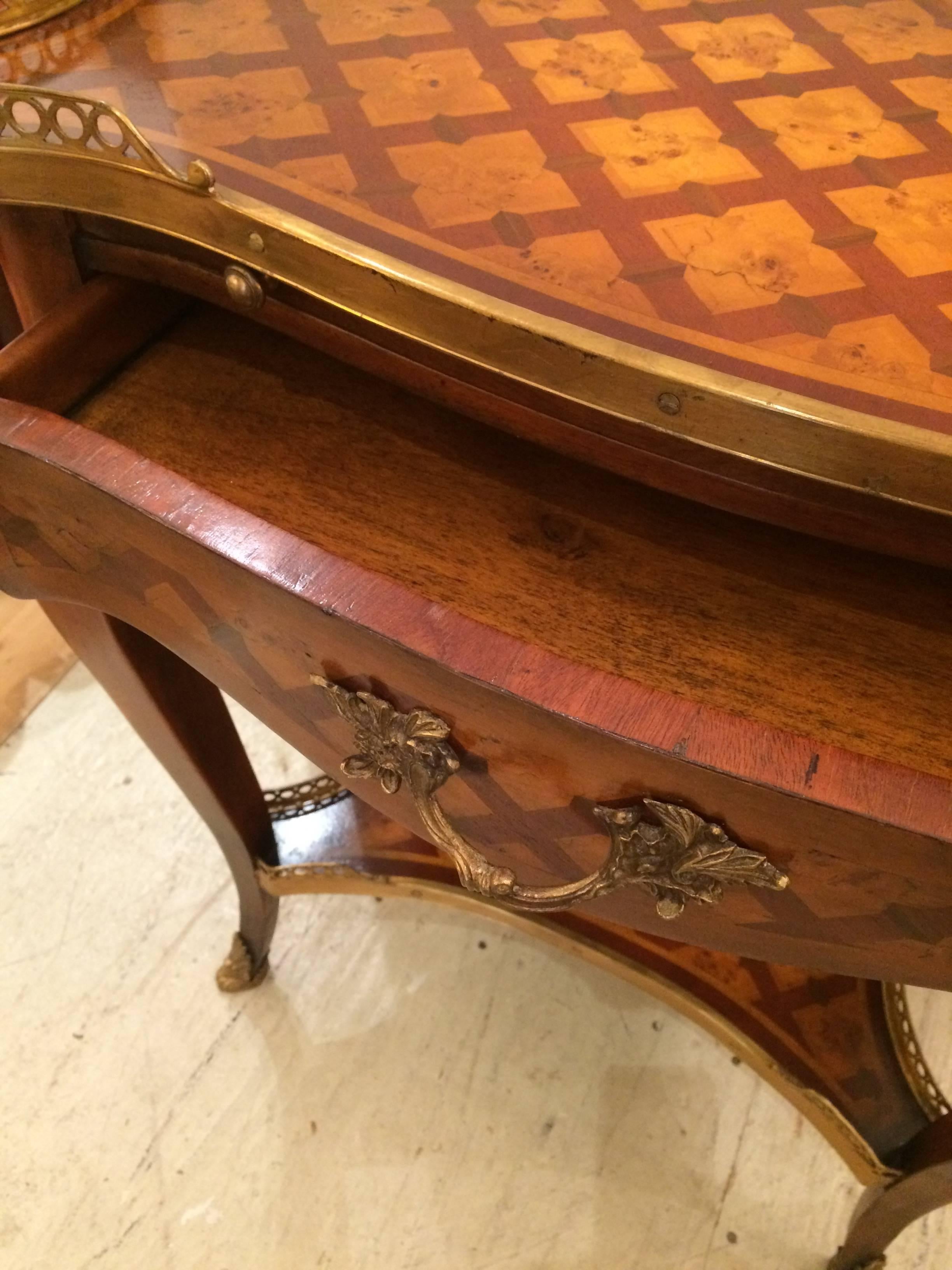Wood Elegant Theodore Alexander Inlaid Side Table with Drawer