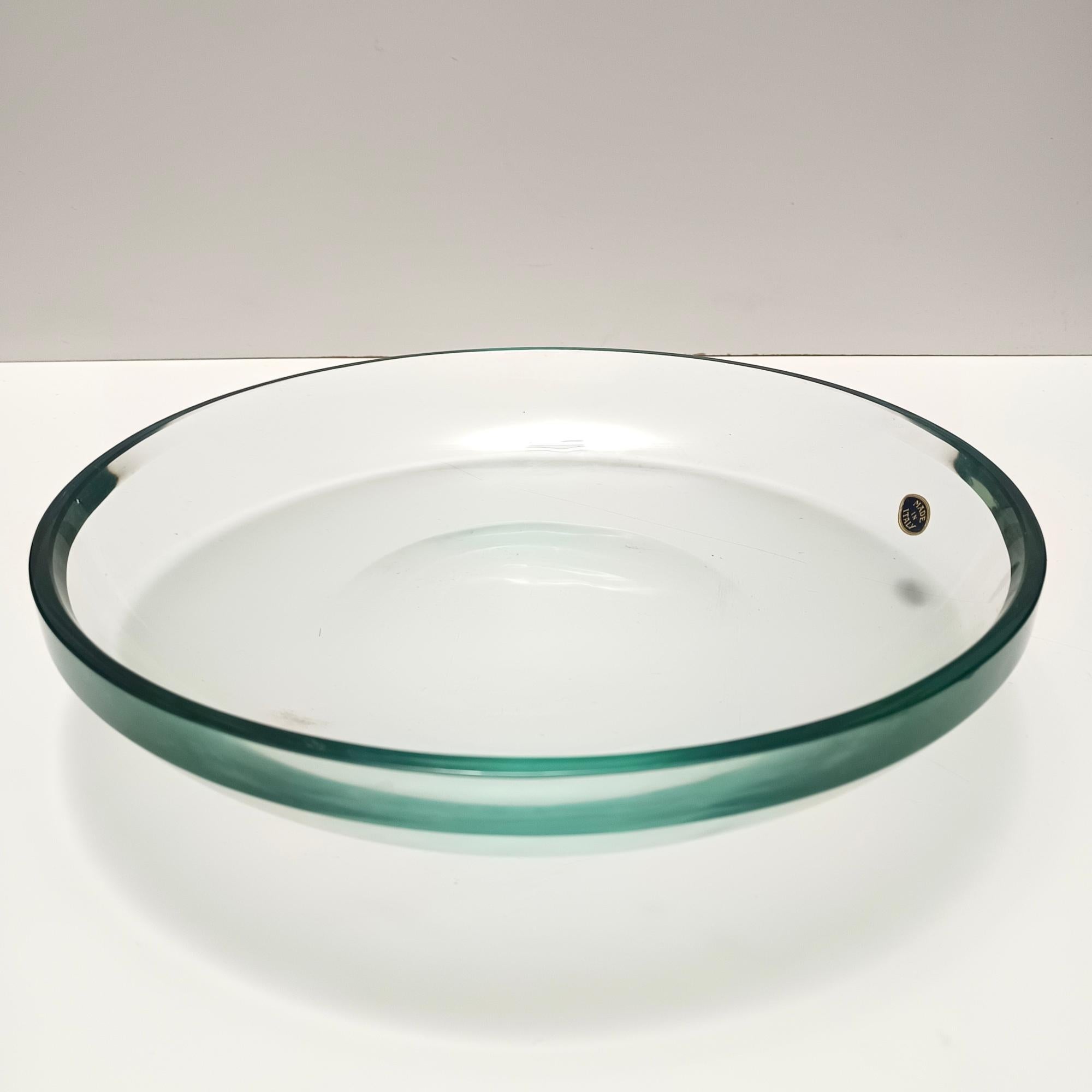 Mid-Century moderno Eleganza di un centrotavola in vetro spesso / ciotola per gingilli attr. a Fontana Arte, Italia in vendita