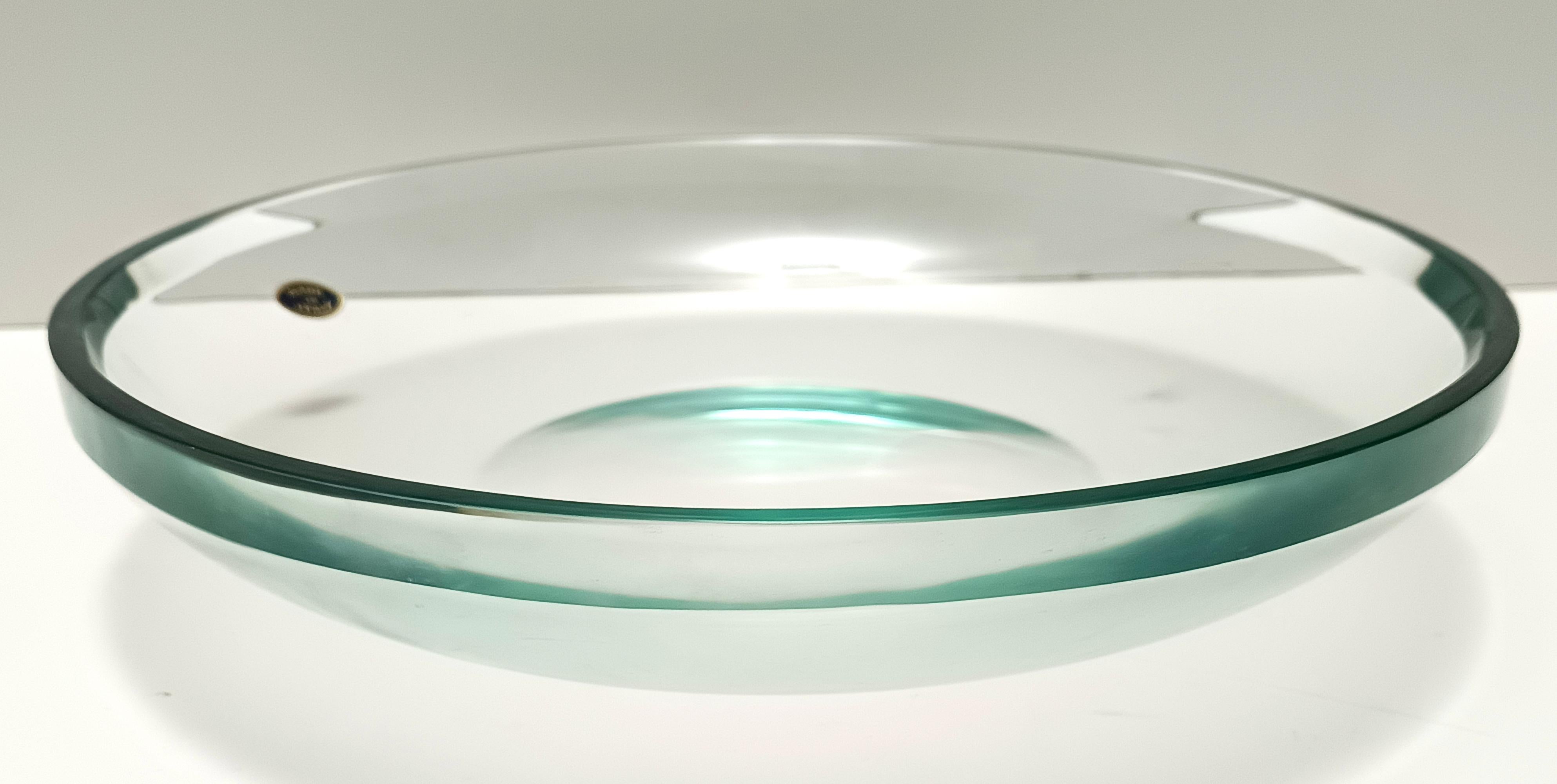 Italiano Eleganza di un centrotavola in vetro spesso / ciotola per gingilli attr. a Fontana Arte, Italia in vendita