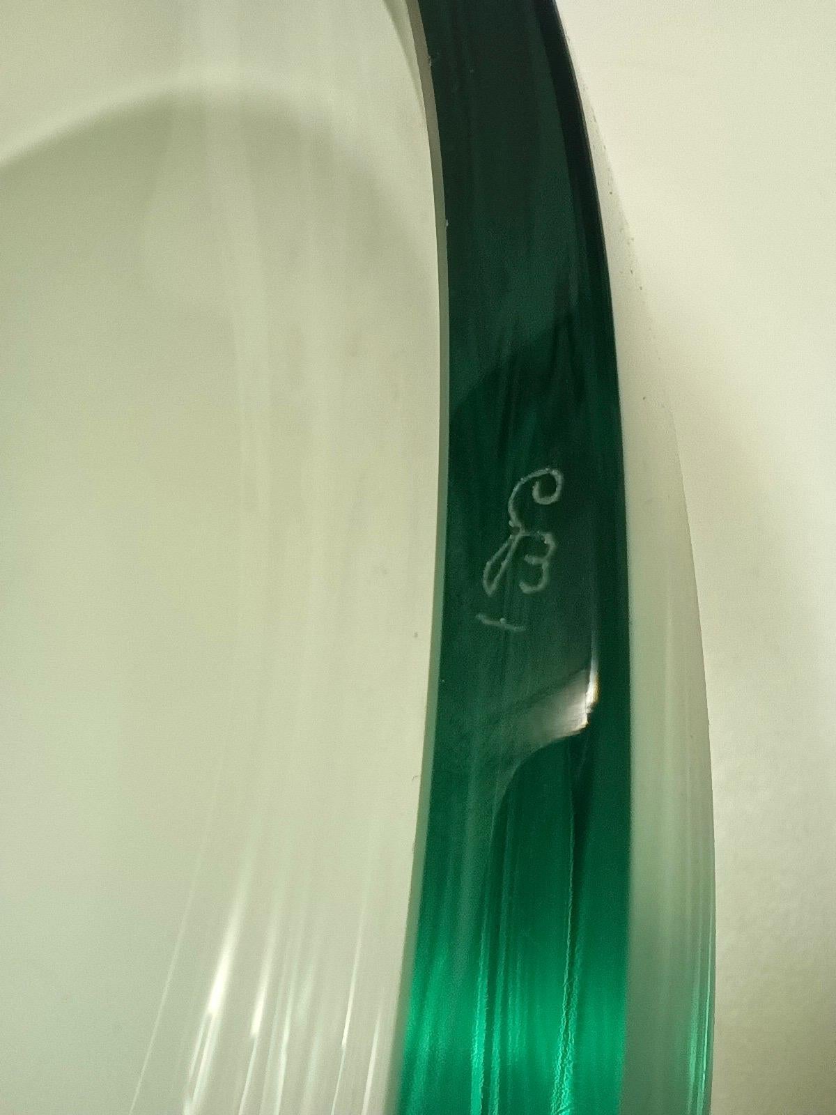 Metà XX secolo Eleganza di un centrotavola in vetro spesso / ciotola per gingilli attr. a Fontana Arte, Italia in vendita