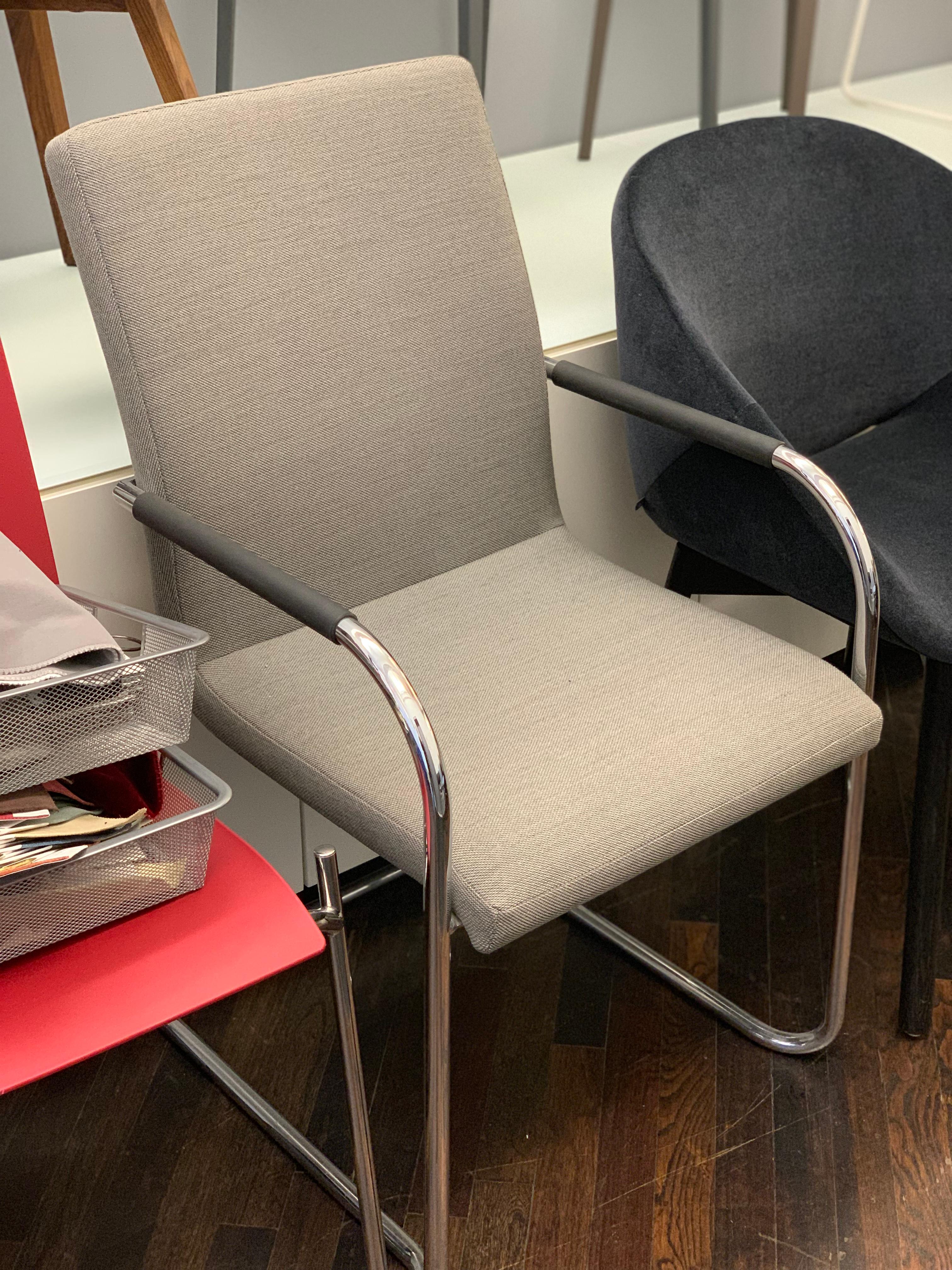 S56PV Canteliever Stackable Chairs In Excellent Condition In New York, NY