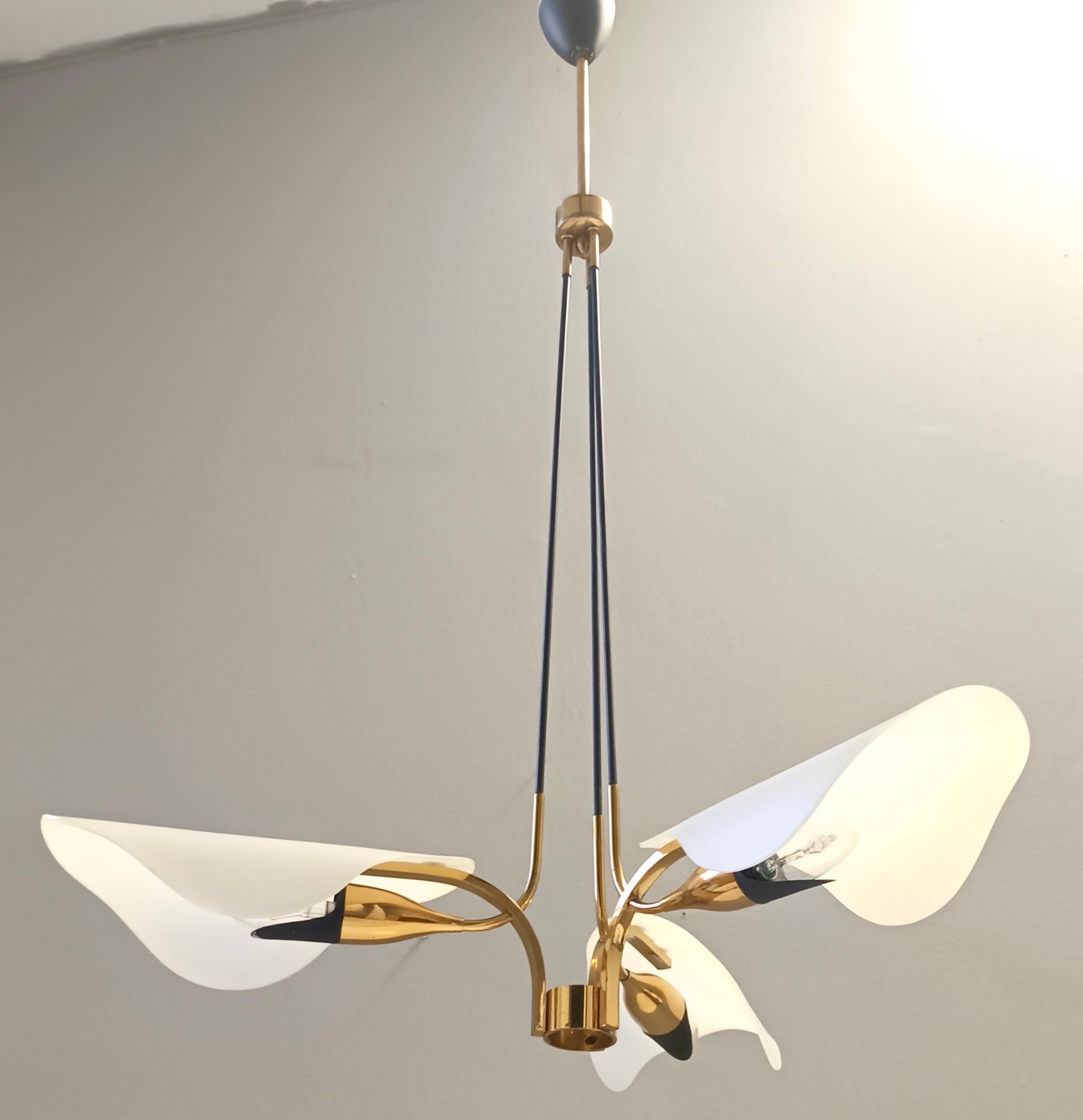 Mid-Century Modern Elegant Three-Arm Brass and White Glass Chandelier by Stilnovo, Italy For Sale