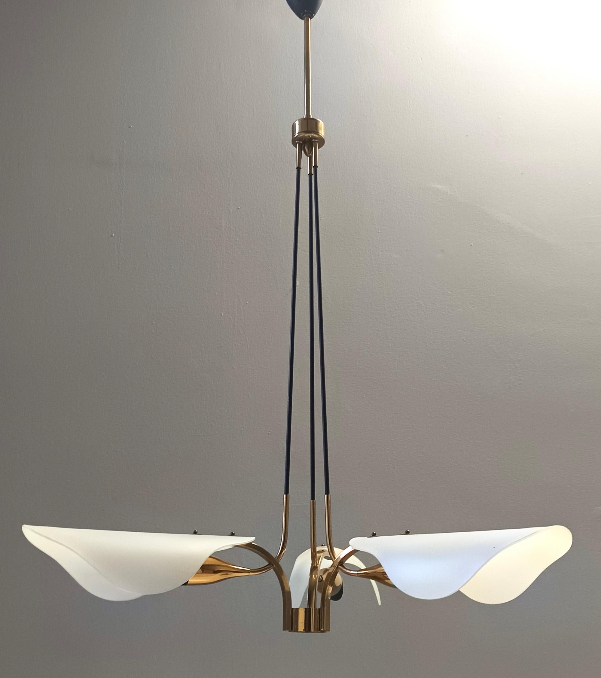 Mid-20th Century Elegant Three-Arm Brass and White Glass Chandelier by Stilnovo, Italy For Sale