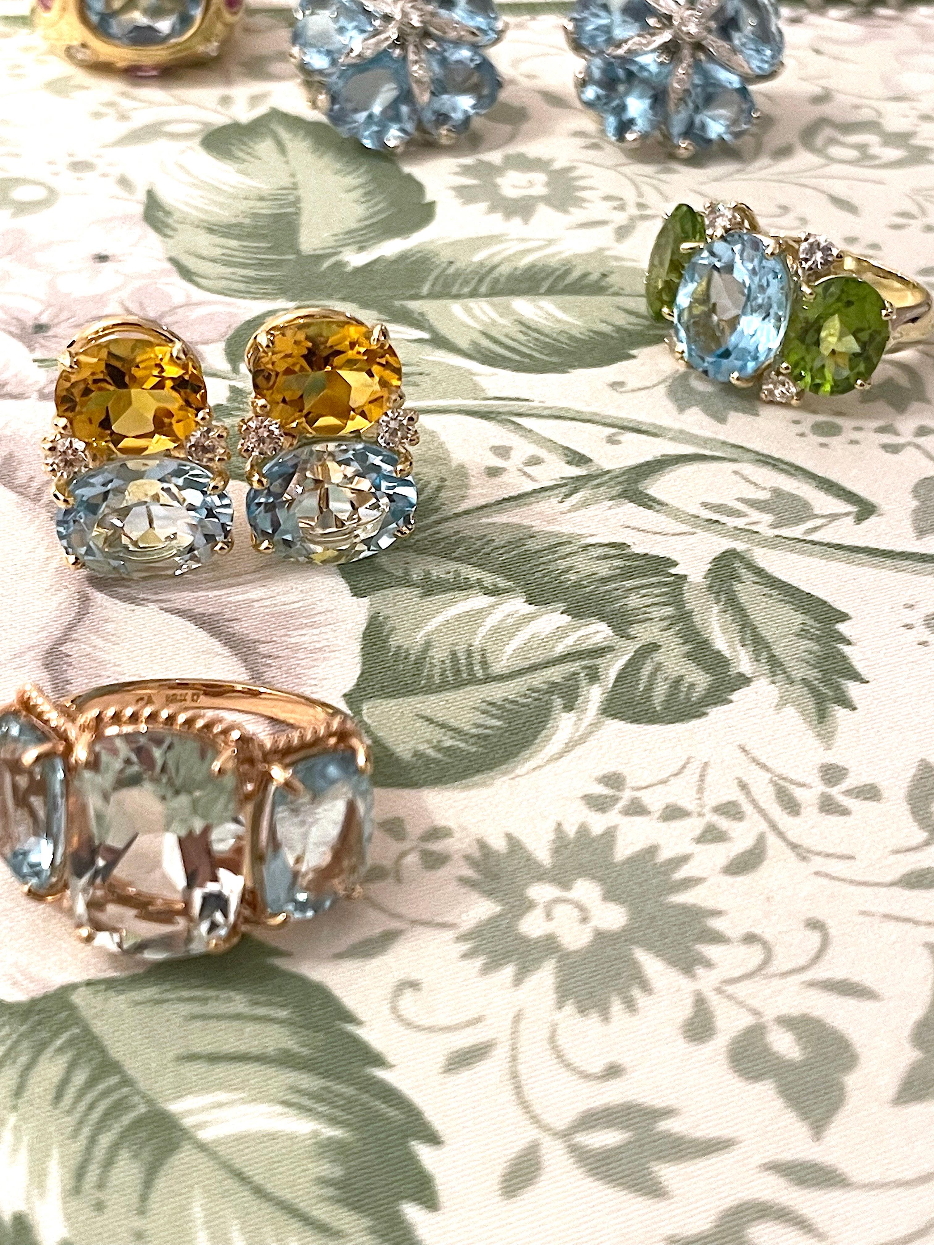 Elegant Three-Stone Blue Topaz and Pink Topaz Ring with Gold Rope Twist Border For Sale 9