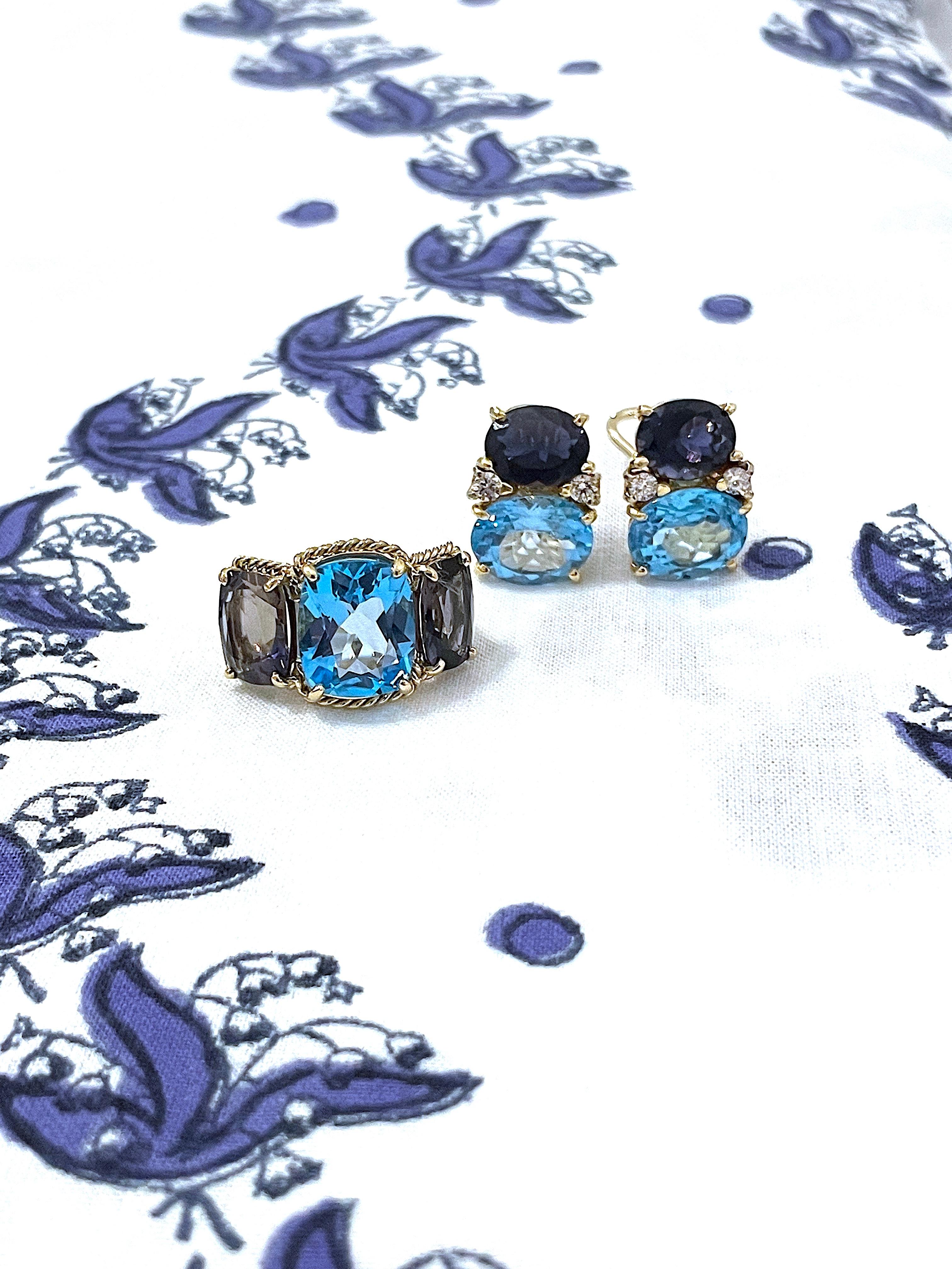 Women's or Men's Elegant Three-Stone Blue Topaz and Pink Topaz Ring with Gold Rope Twist Border For Sale