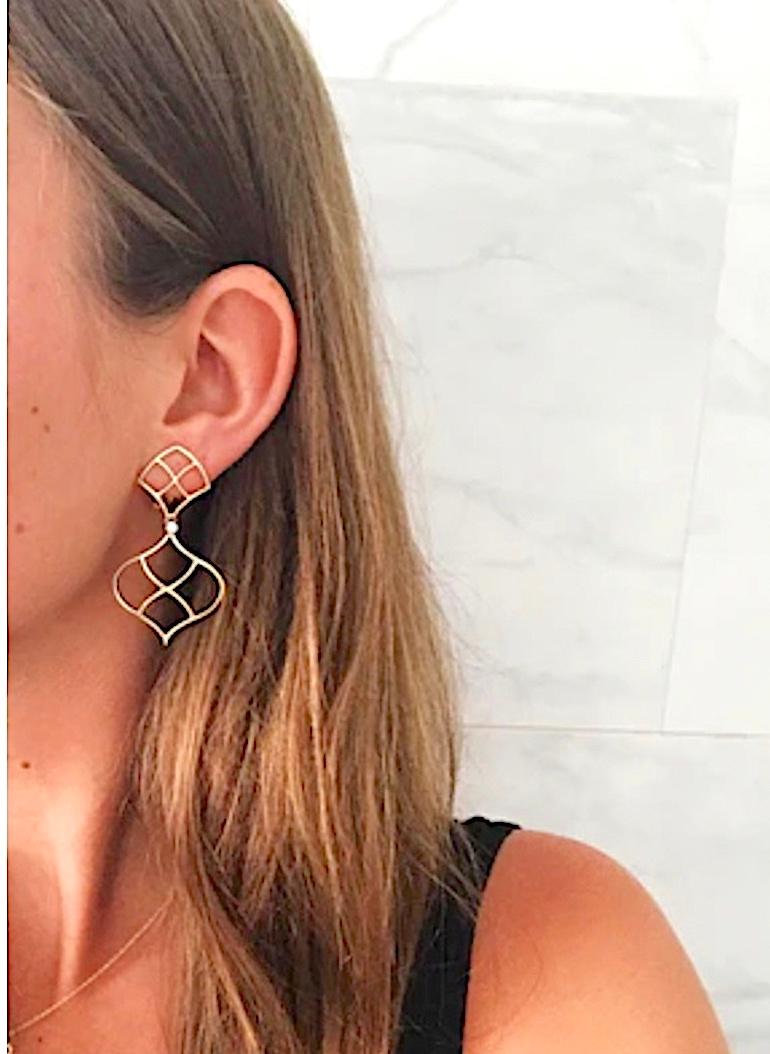 Boucles d'oreilles pendantes élégantes à trois pierres avec citrine, poire baroque et diamants en vente 13