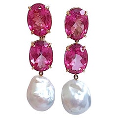 Boucles d'oreilles pendantes élégantes à trois pierres avec topaze rose et perle baroque