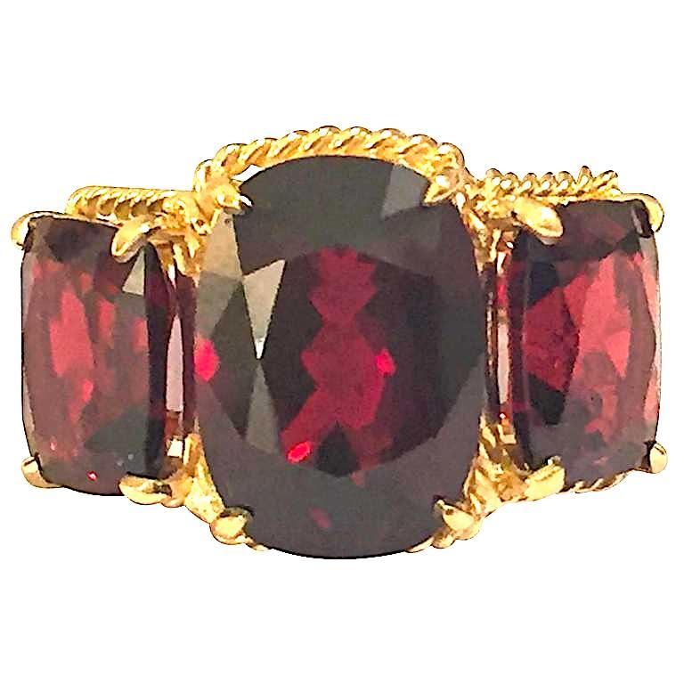 Elegant Three Stone Garnet Ring with Gold Rope Twist Border For Sale