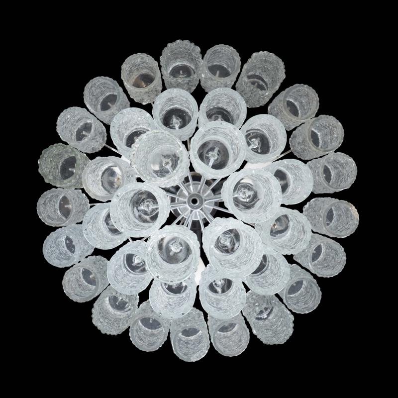 Elegante araña en cascada de tres niveles de cristal de Murano 1960 mediados del siglo XX en venta