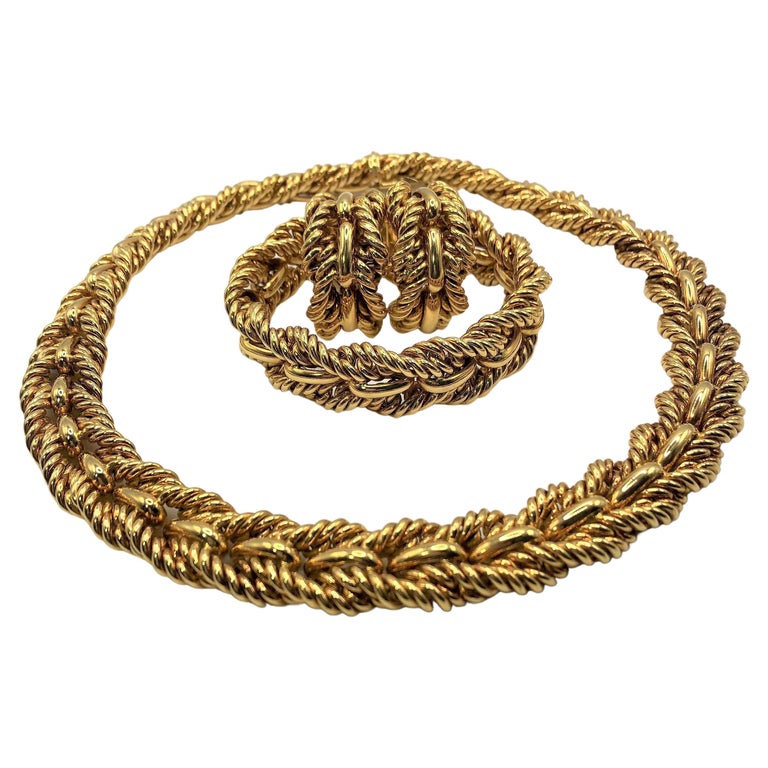 Elegant Tiffany and Co 18k Yellow Gold Bracelet For Sale at 1stDibs