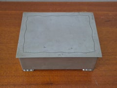 Élégante et intemporelle boîte en étain Swedish Grace, 1933.