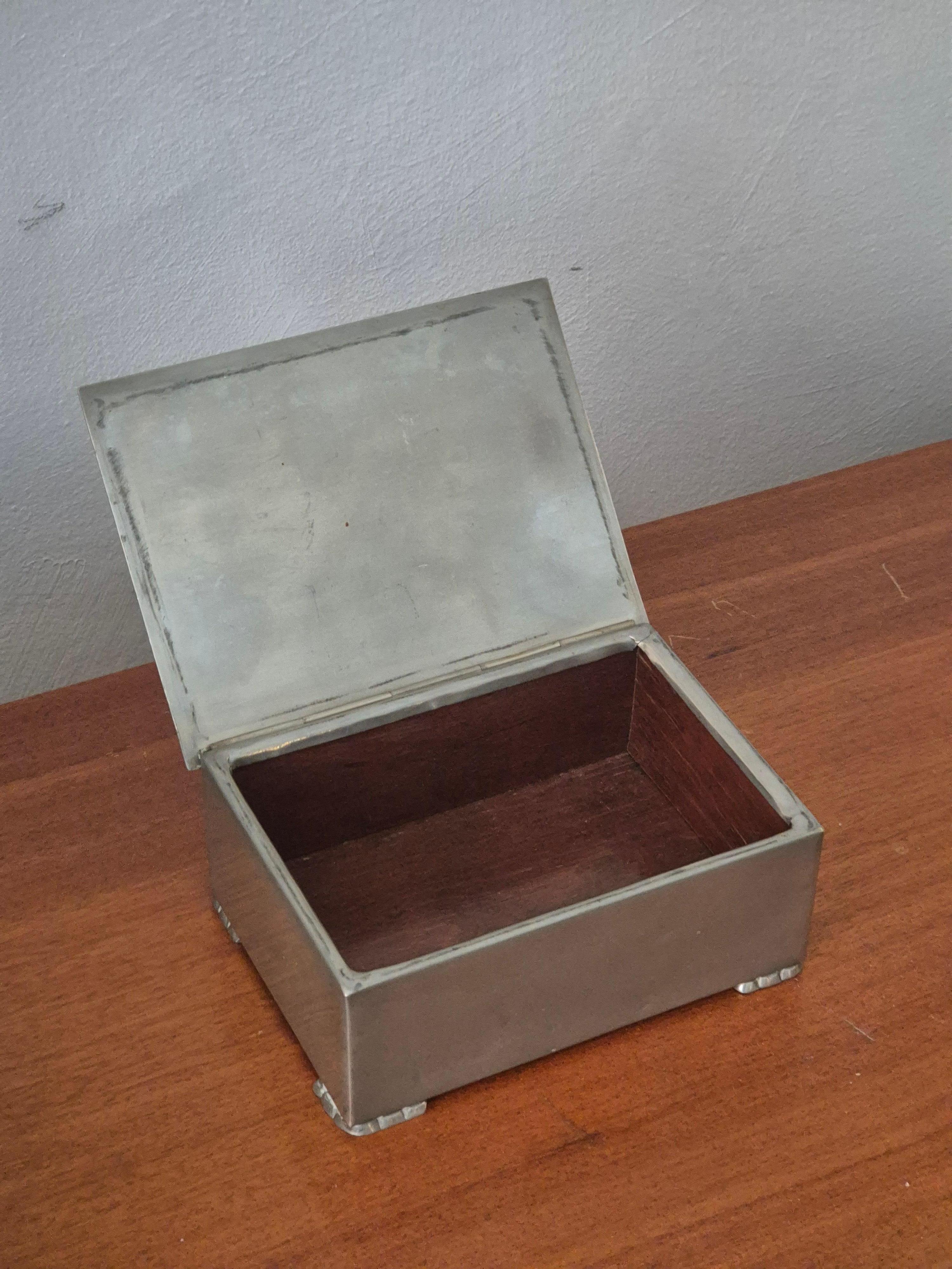 Elegante, zeitlose Swedish Grace Zinndose, 1933. (Hartzinn) im Angebot