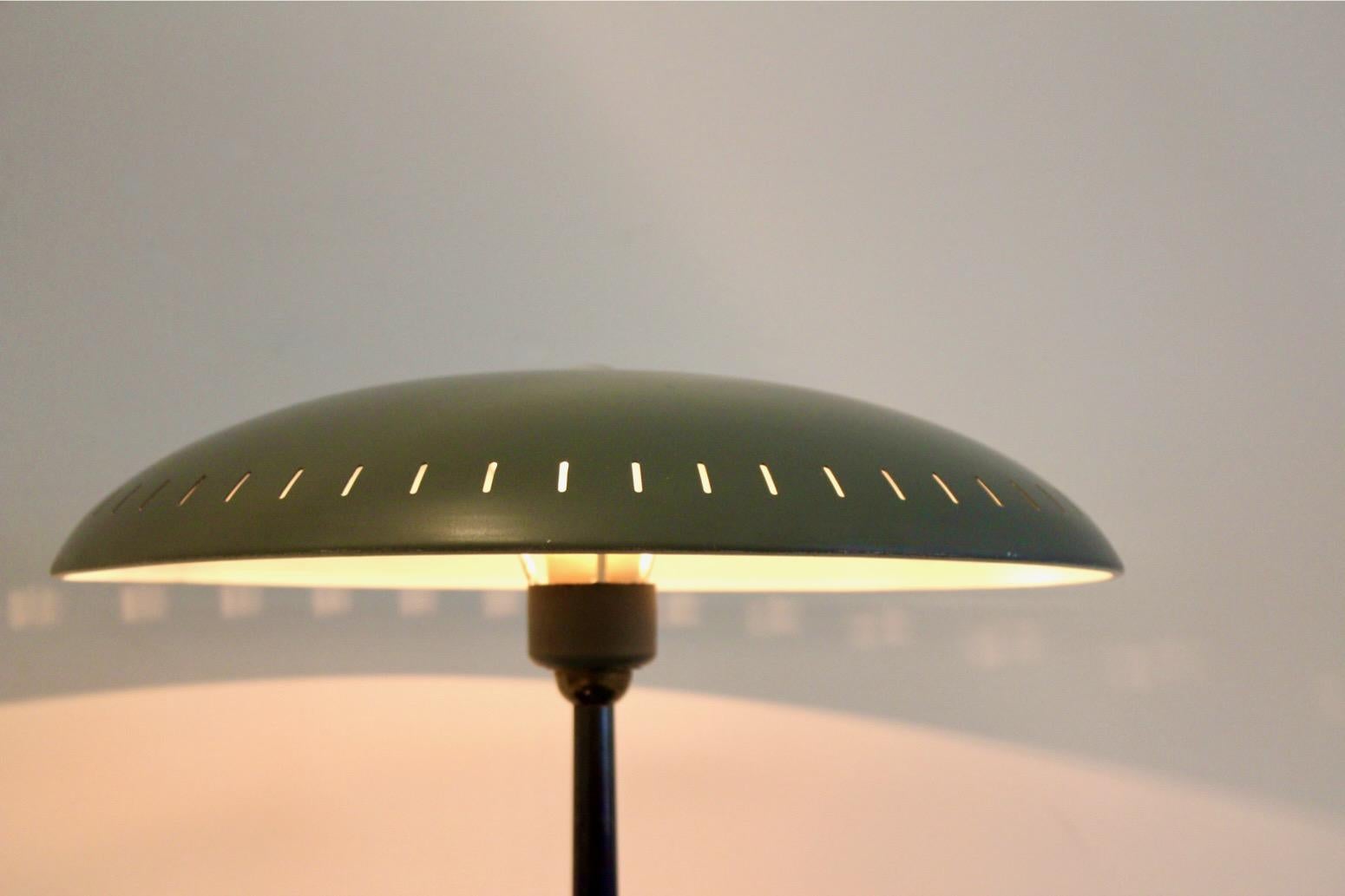 Elegante 'Timor'-Schreibtischlampe von Louis Kalff für Philips, 1950er Jahre im Angebot 3