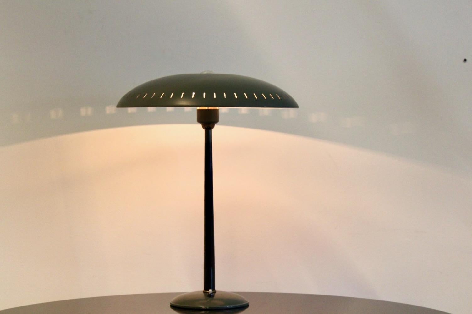 Elegante 'Timor'-Schreibtischlampe von Louis Kalff für Philips, 1950er Jahre im Angebot 4