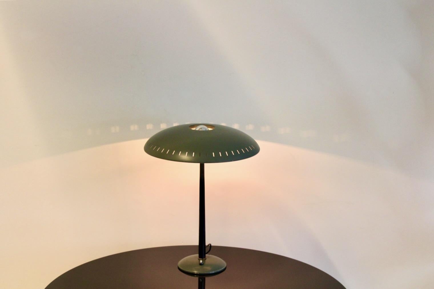 Elegant ‘Timor’ Desk Lamp by Louis Kalff for Philips, 1950s In Good Condition For Sale In Voorburg, NL