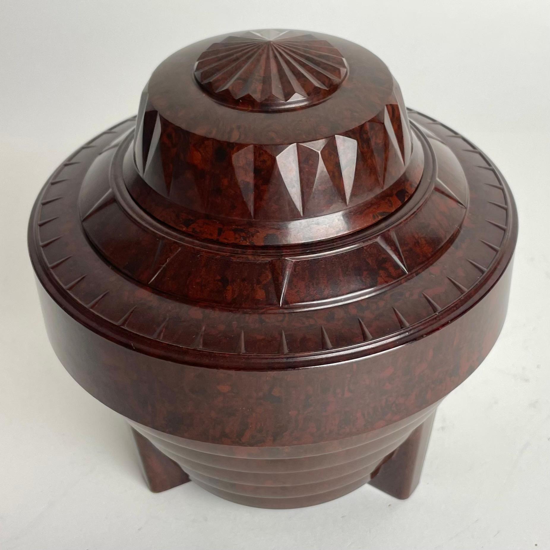 Elegant Tobacco Box in Bakelite. Period Art Deco, 1920s In Good Condition For Sale In Knivsta, SE