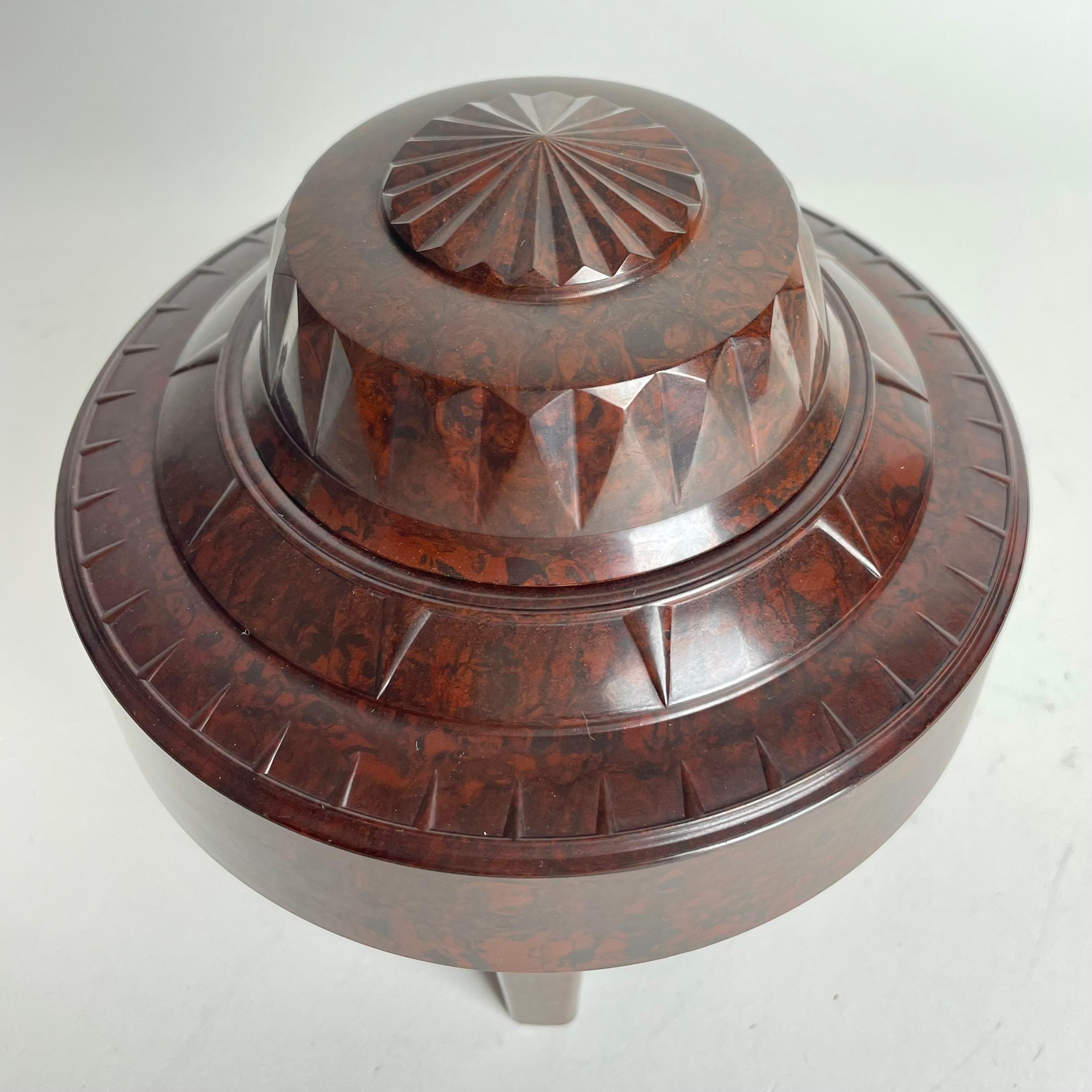 Elegant Tobacco Box in Bakelite. Period Art Deco, 1920s For Sale 1