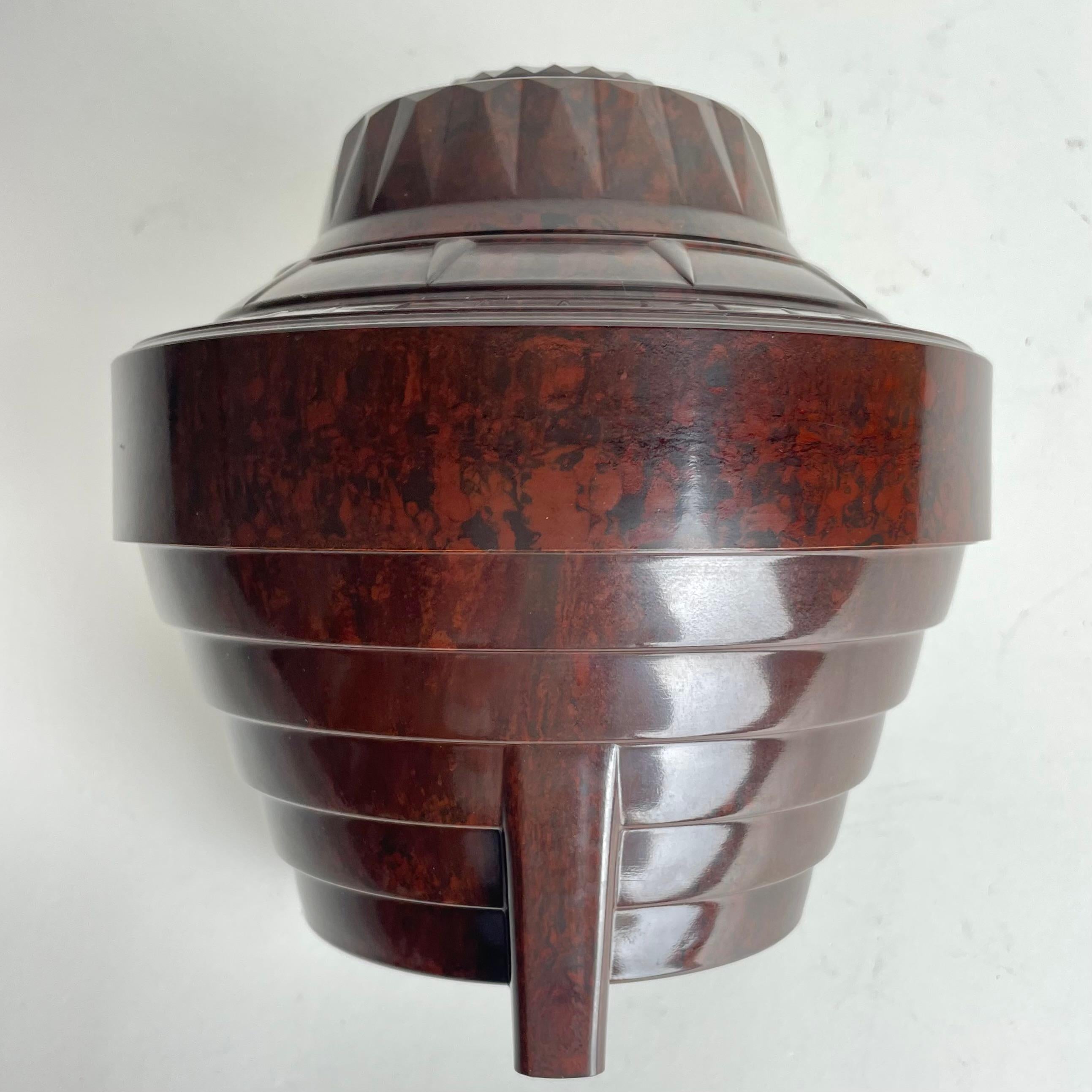 Elegant Tobacco Box in Bakelite. Period Art Deco, 1920s For Sale 3