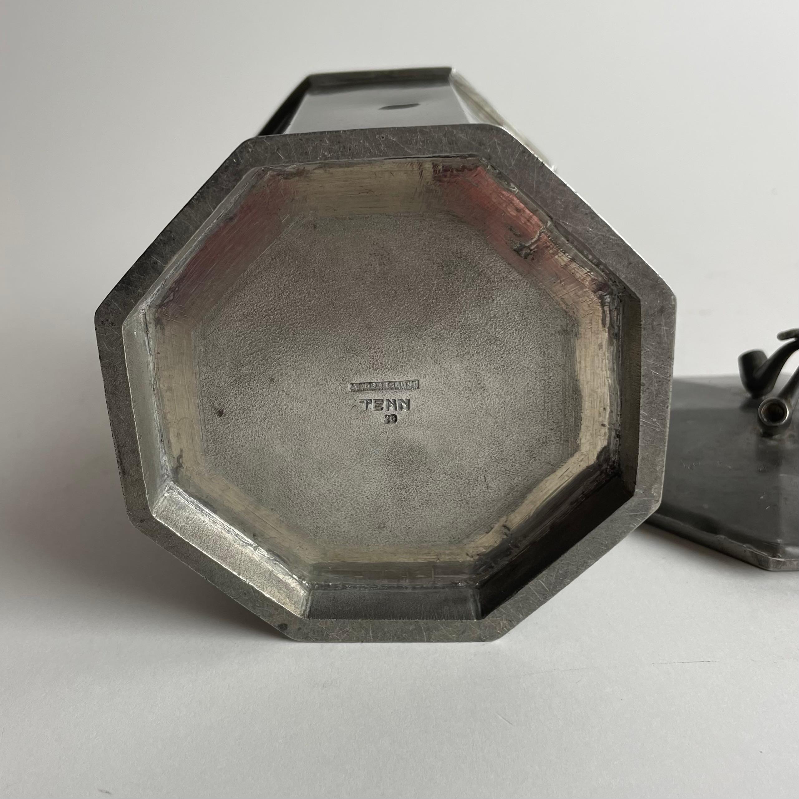 Elegant tobacco jar in pewter in Swedish Grace from the late 1920s For Sale 3