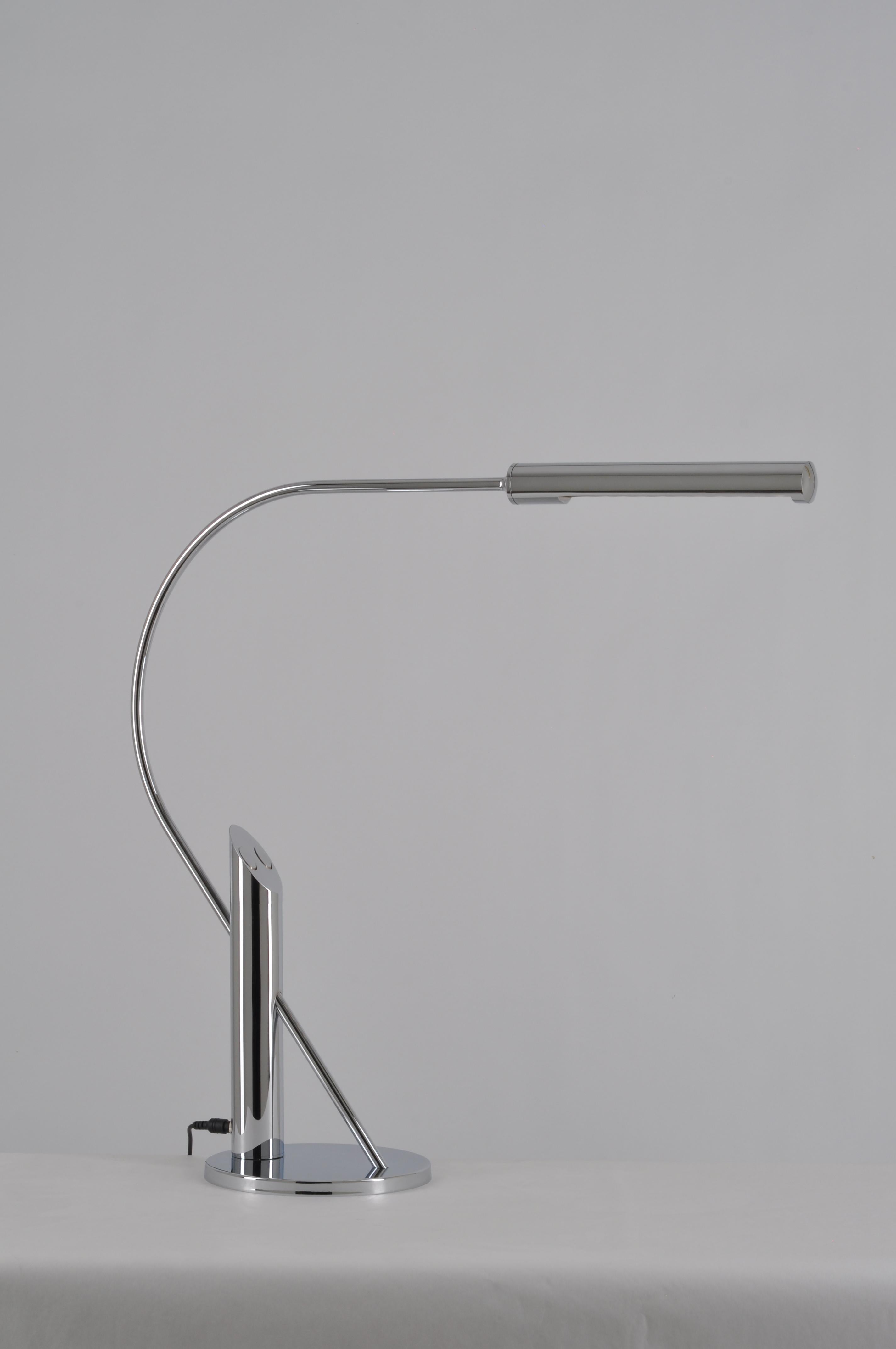 Mid-Century Modern Élégante lampe de table chromée Topan de Florian Schulz, Allemagne en vente