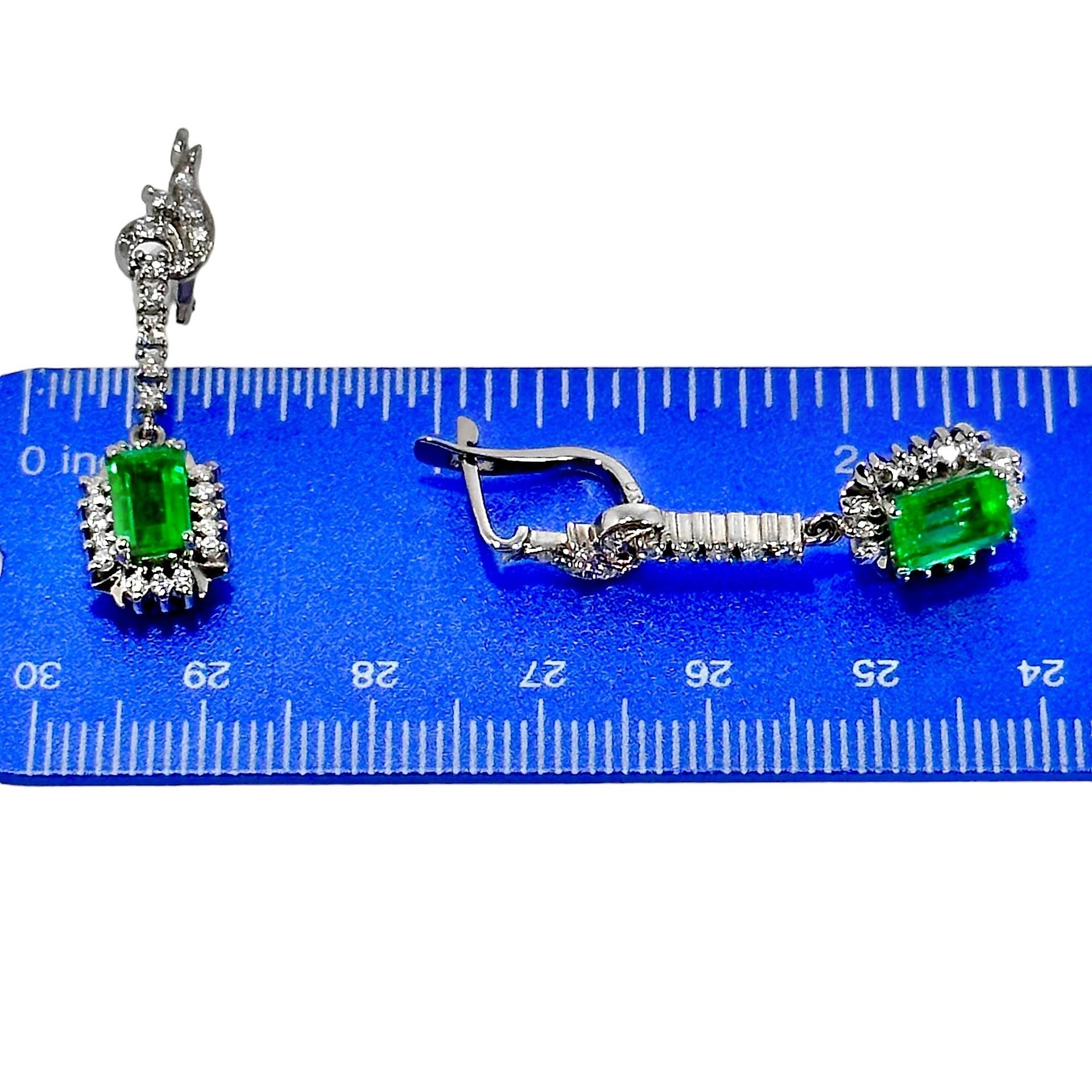 Elegant Traditional White Gold, Diamond and Emerald Cocktail Earrings In Good Condition For Sale In Palm Beach, FL
