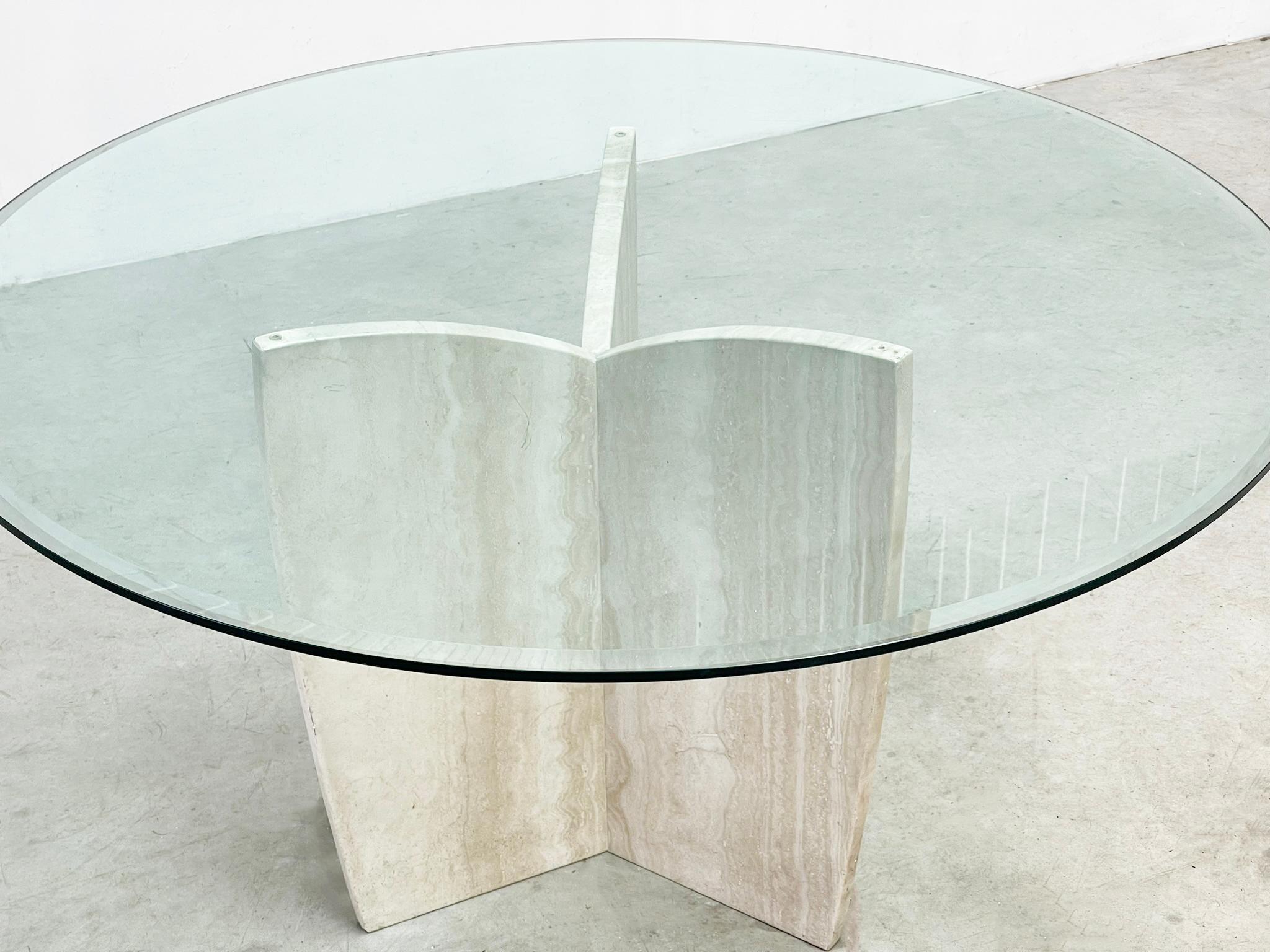 Late 20th Century Elegant travertine dining table For Sale