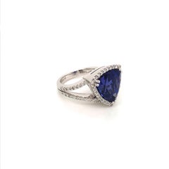 Elegant Trillion Tanzanite 9.07 Carat Diamond 18 Karat White Gold Ring