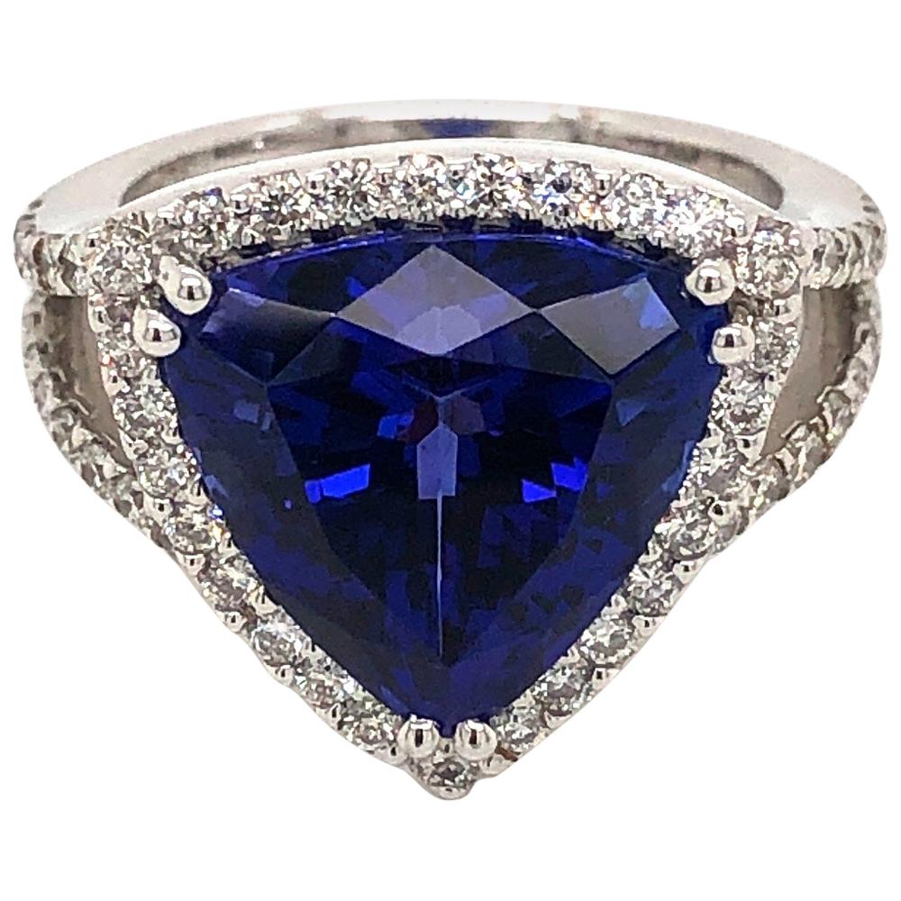 Elegant Trillion Tanzanite 9.07 Carat Diamond 18 Karat White Gold Ring For Sale