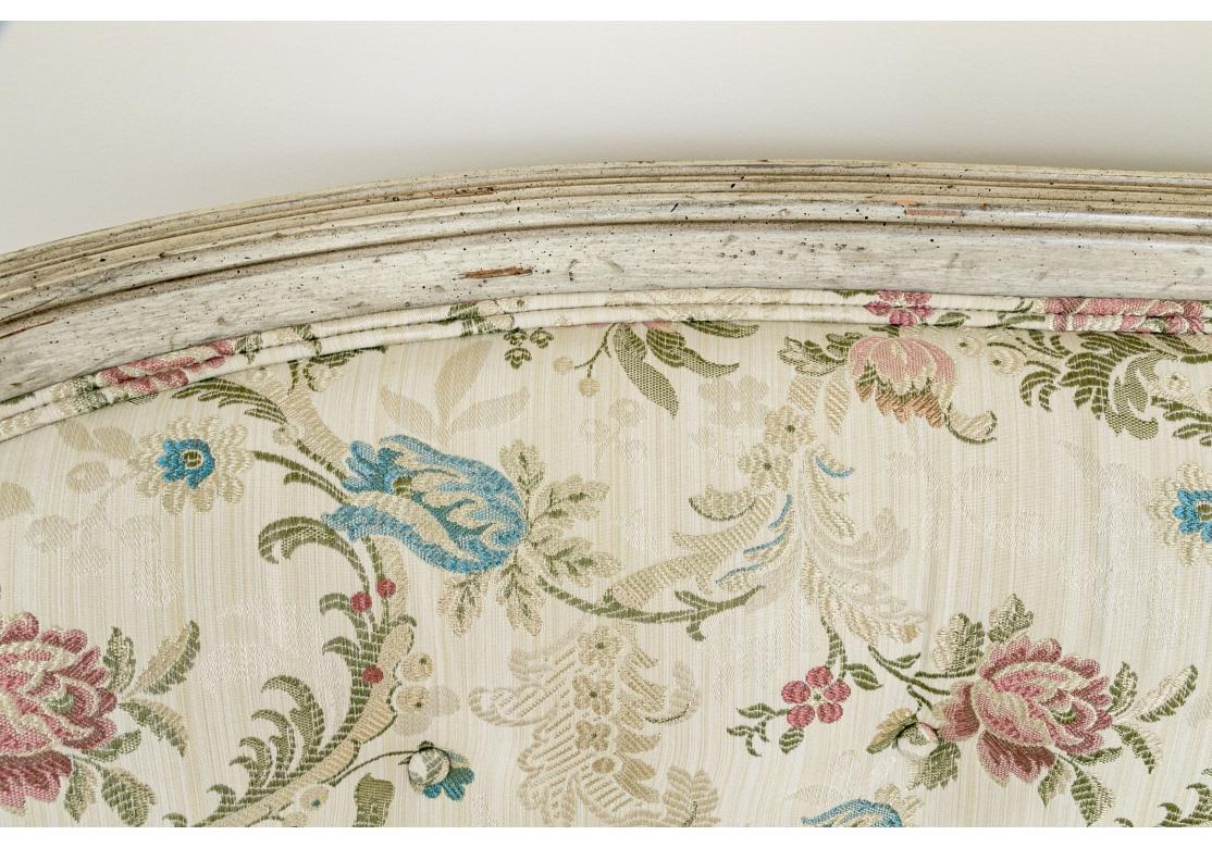 XXIe siècle et contemporain Élégante banquette de style Louis XVI de TRS Furniture en vente