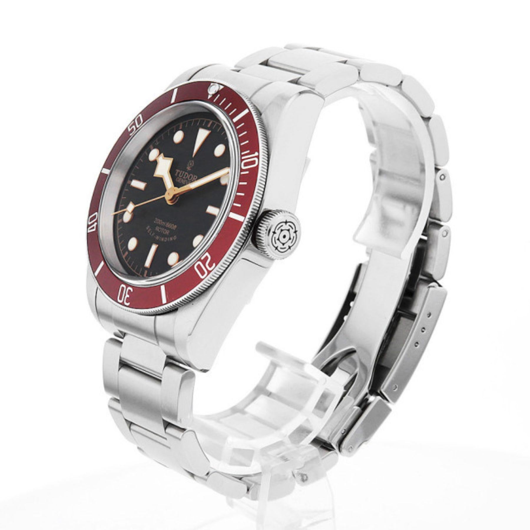 Experience the elegance and durability of the Tudor Heritage Black Bay Bracelet 79220R, a timepiece that seamlessly combines classic style with modern functionality. This pre-owned men's watch, beautifully crafted from stainless steel, features a