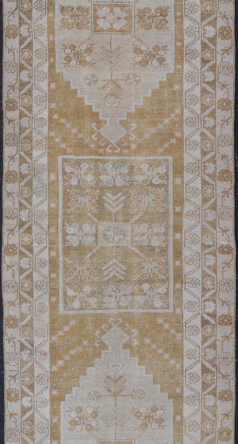 Elegant Turkish Oushak Runner with Geometric and Floral Motifs in Beige and Gold In Good Condition In Atlanta, GA