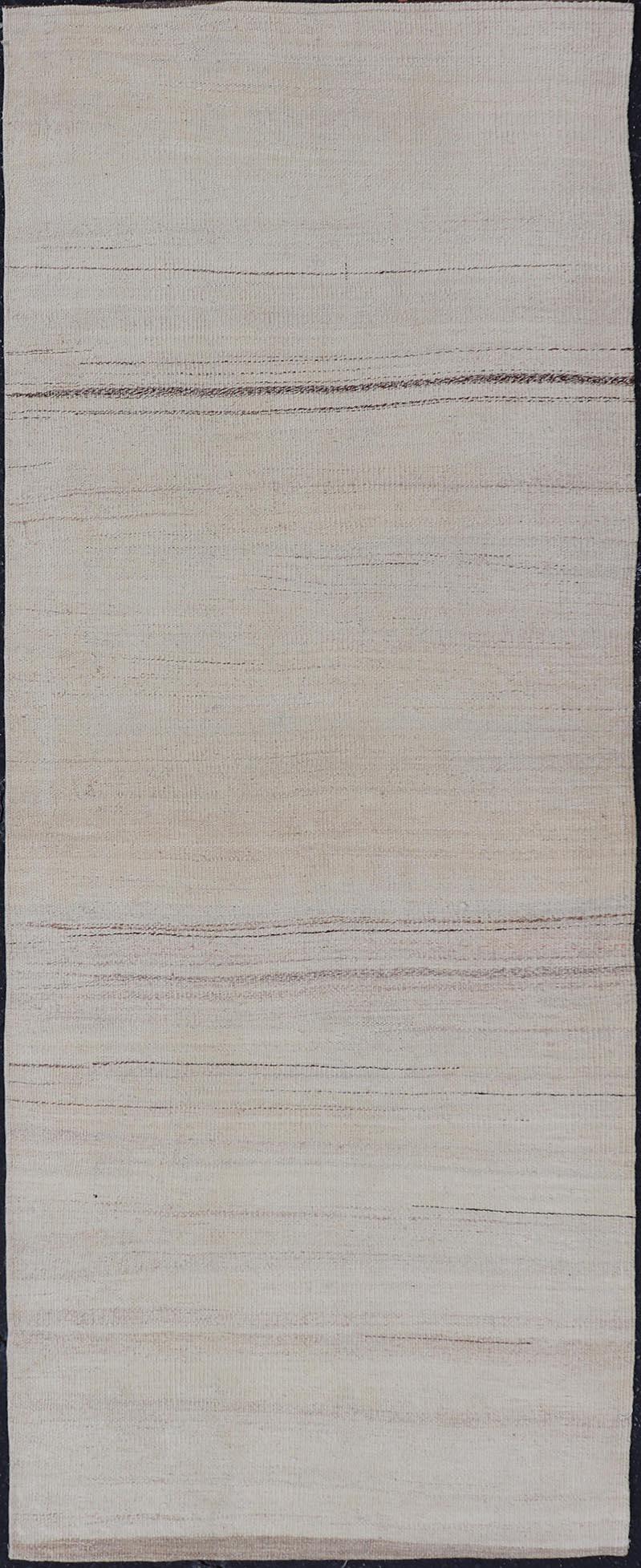 Eleganza del Rug & Kilim vintage turco in morbidi toni neutri con marrone 2'6 x 6'7 in vendita